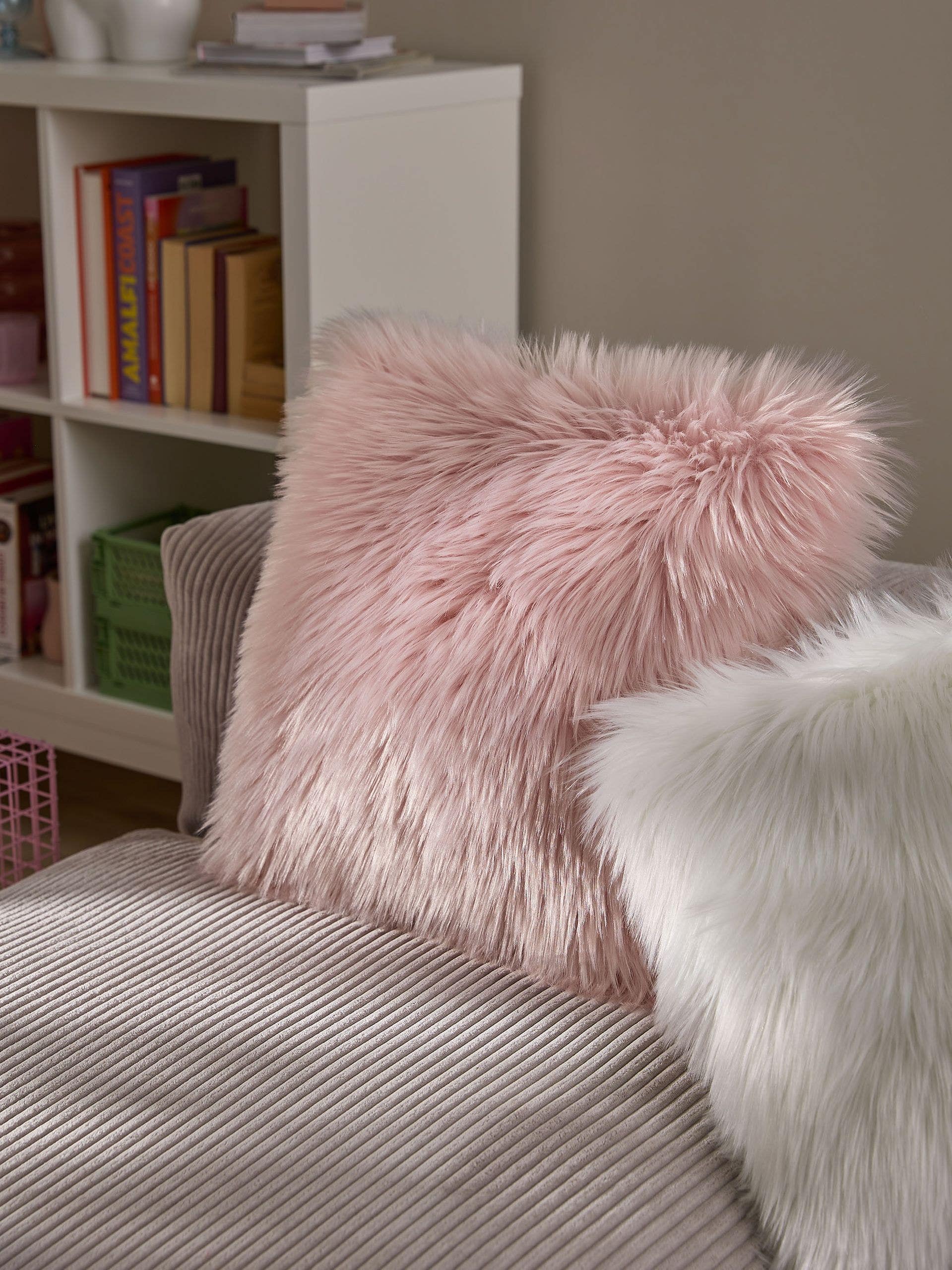 Kudde Nanuk Rosa med Uni-design i 70% polyakryl, 30% polyester från benuta Pop