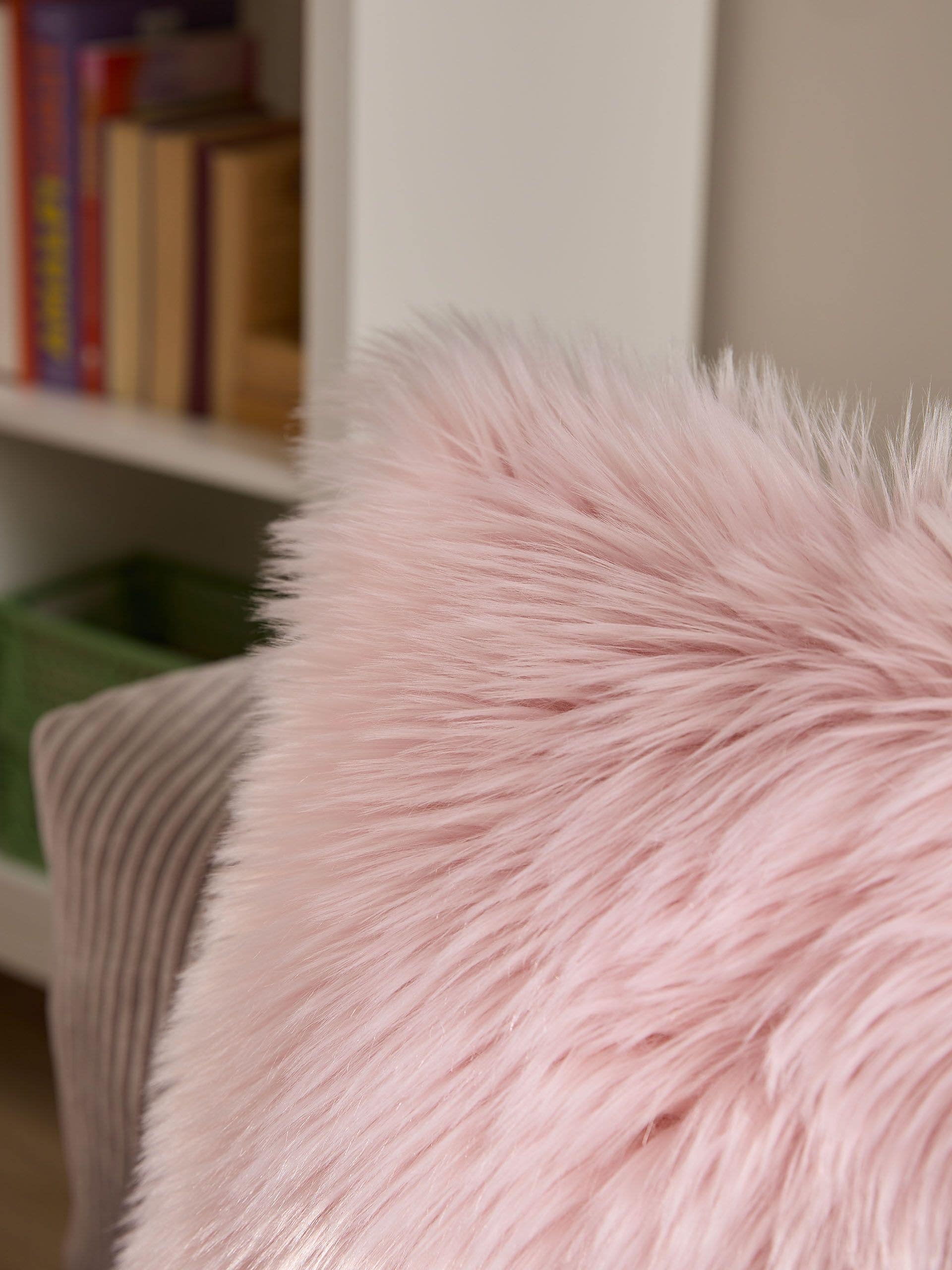 Kudde Nanuk Rosa med Uni-design i 70% polyakryl, 30% polyester från benuta Pop