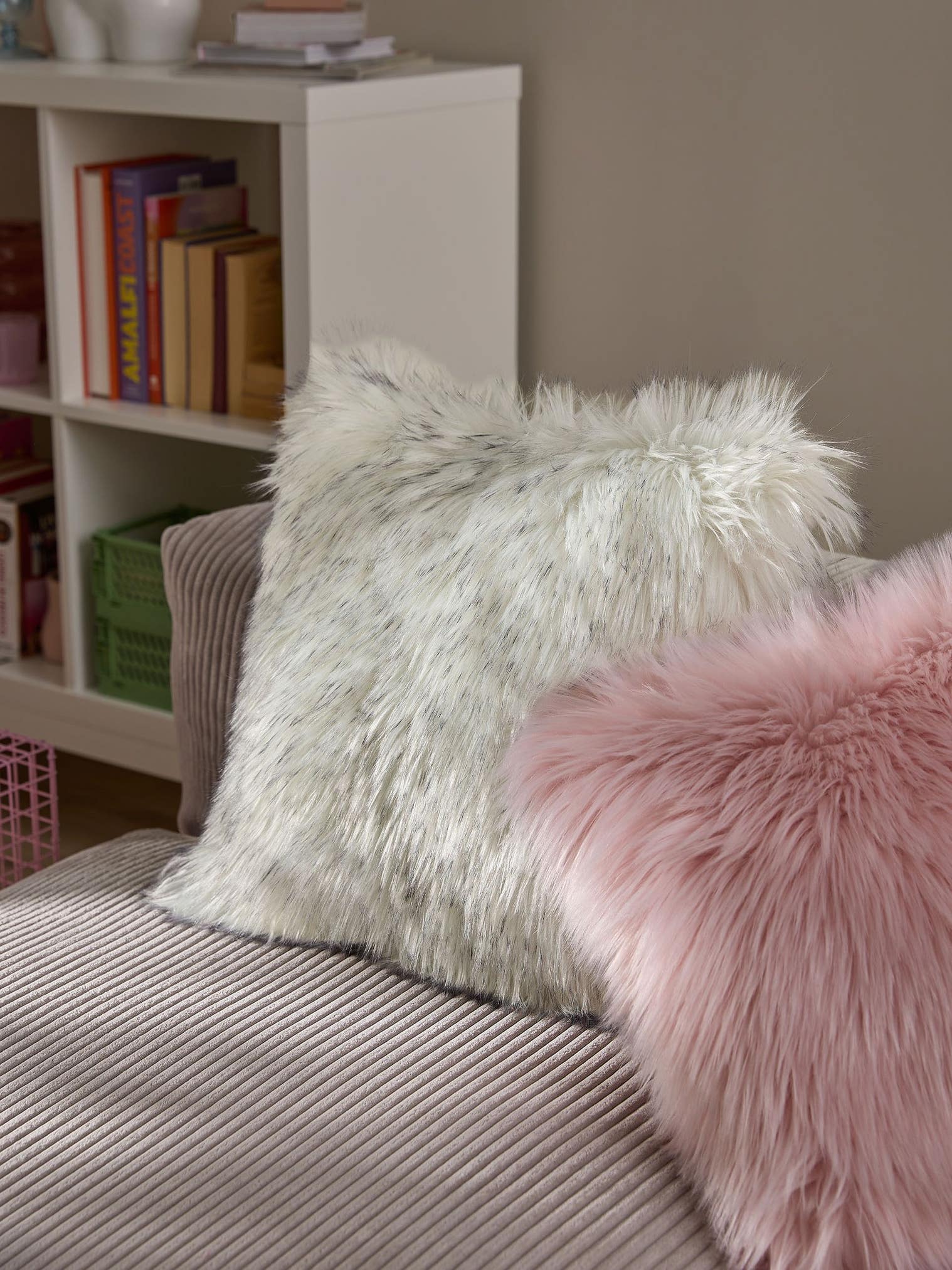Pude Nanuk Sort/Hvid im Design Uni aus 70% polyacryl, 30% polyester von benuta Pop