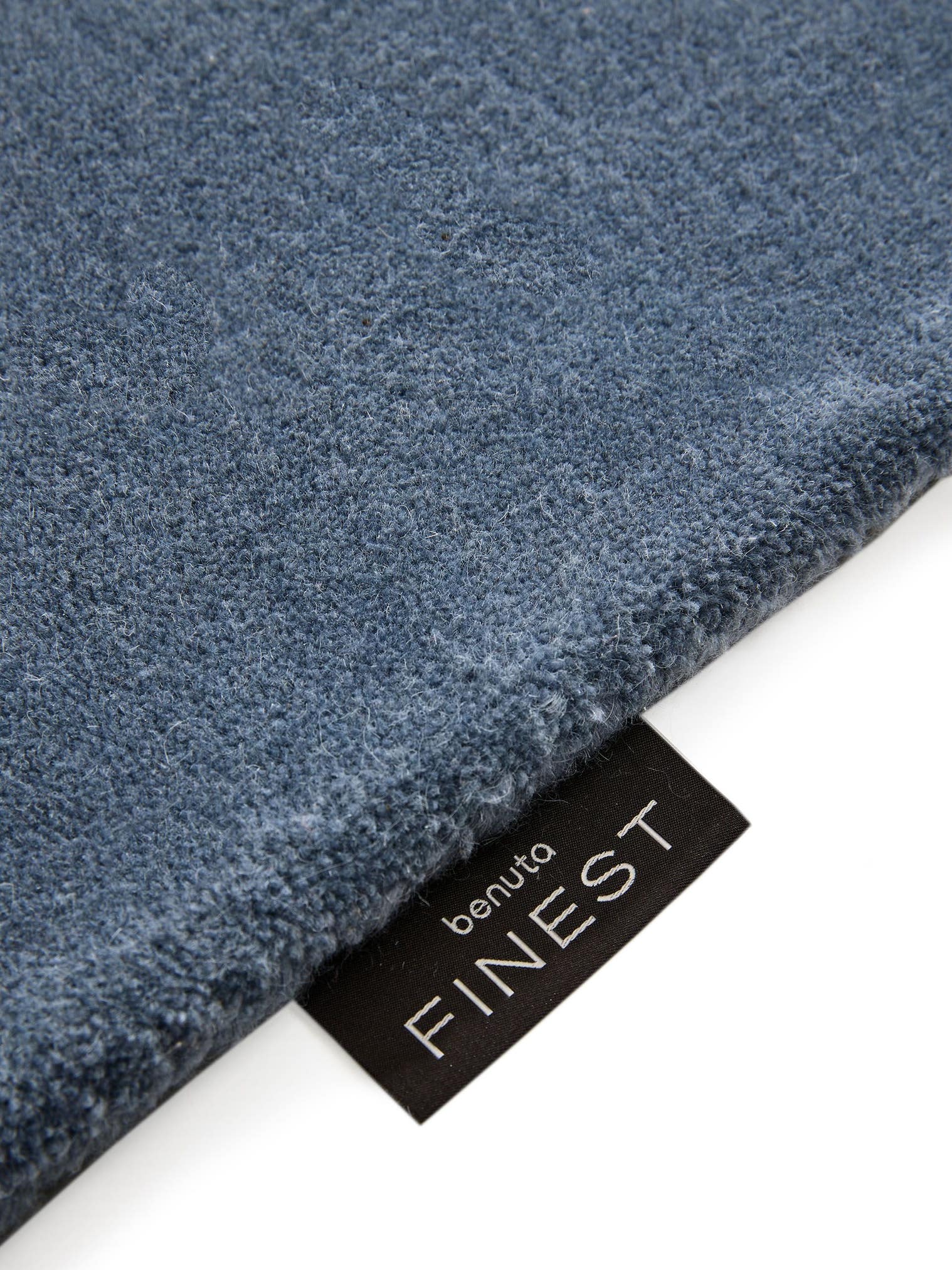 Teppich aus 100% Wolle (aus Neuseeland) in Blau mit 6 bis 10 mm hohem Flor von benuta Finest