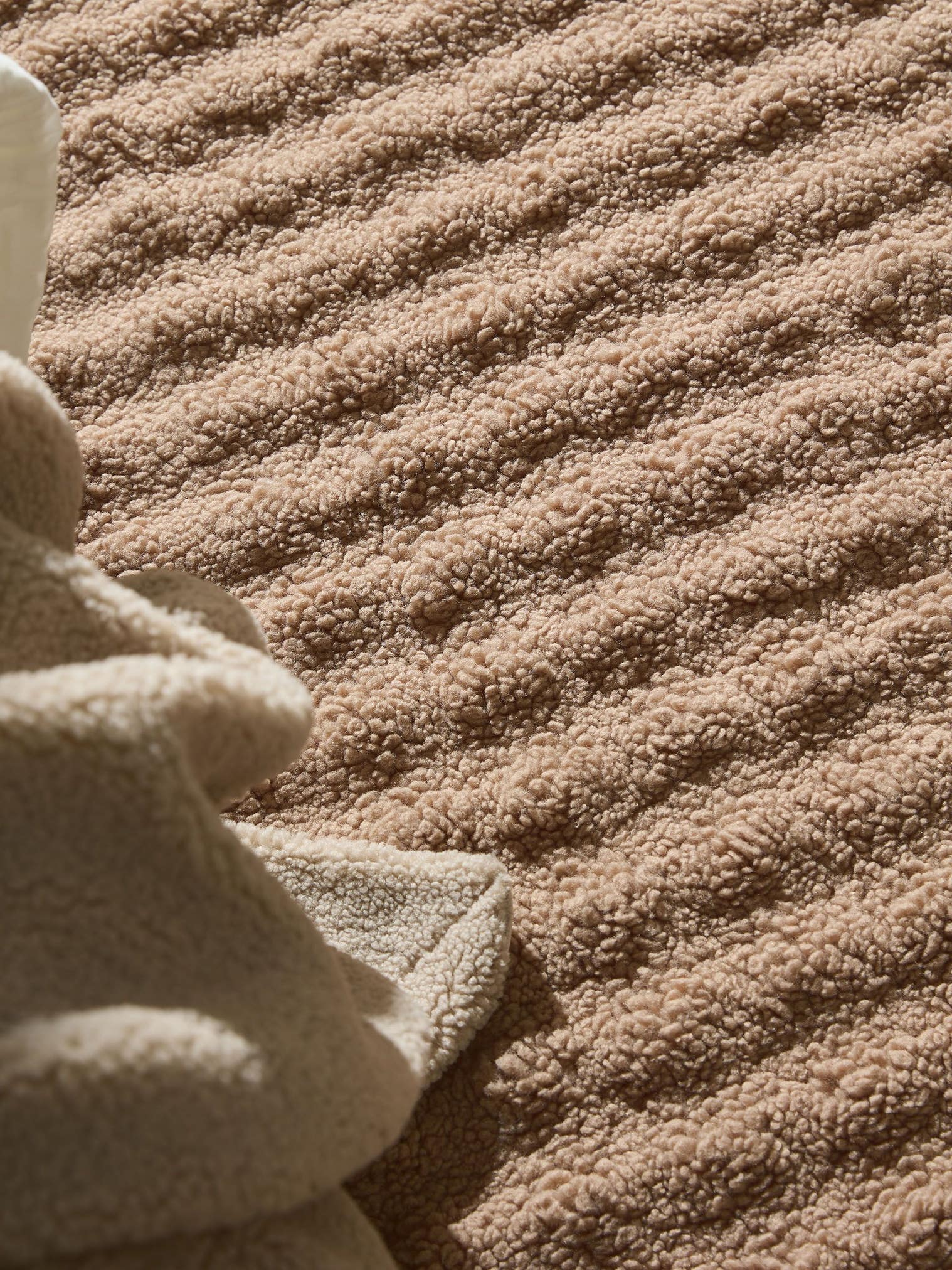 Teppich aus 100% Polyester in Braun mit 6 bis 10 mm hohem Flor von benuta Pop