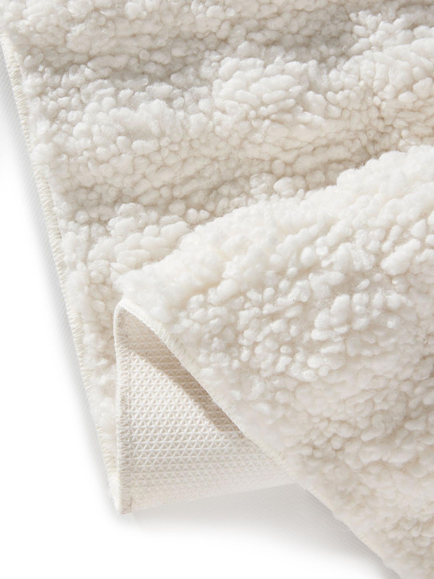 Tapete de 100% poliéster em Branco com pelo de 6 a 10 mm de altura da benuta Pop