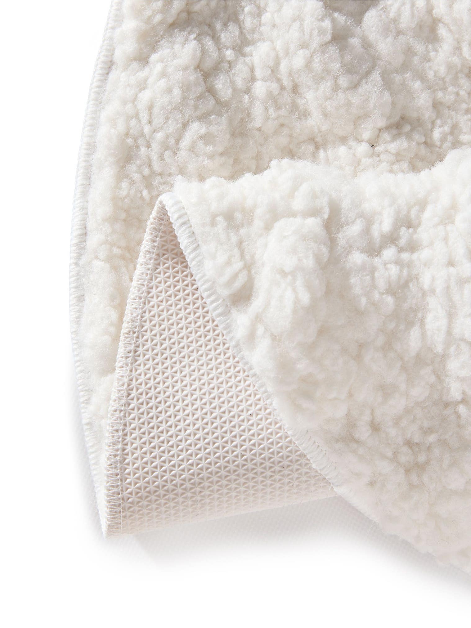 Tapis en 100% Polyester en Blanc avec une pile de 6 - 10 mm de hauteur de benuta Pop