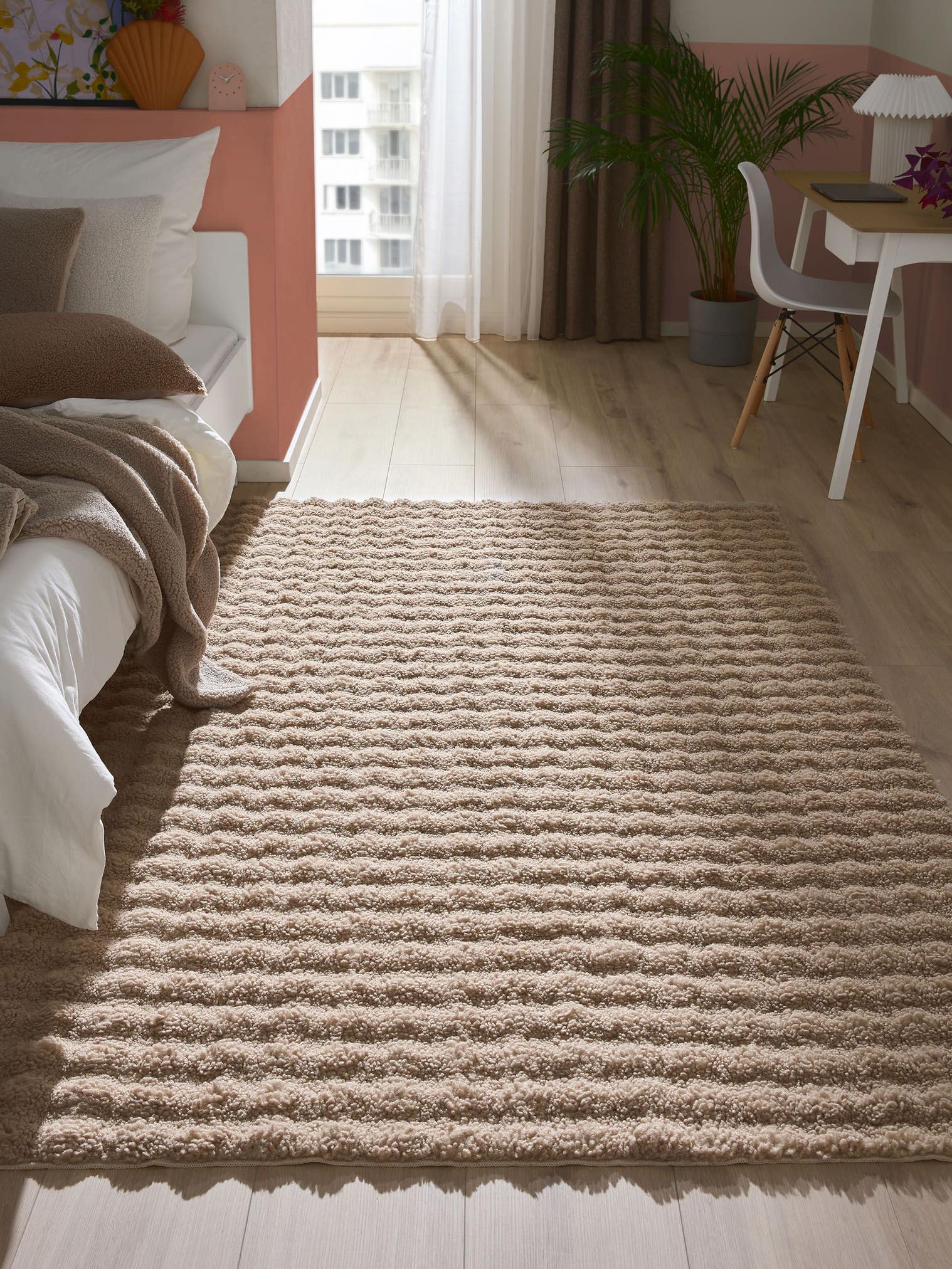 Teppich aus 100% Polyester in Grau mit 6 bis 10 mm hohem Flor von benuta Pop
