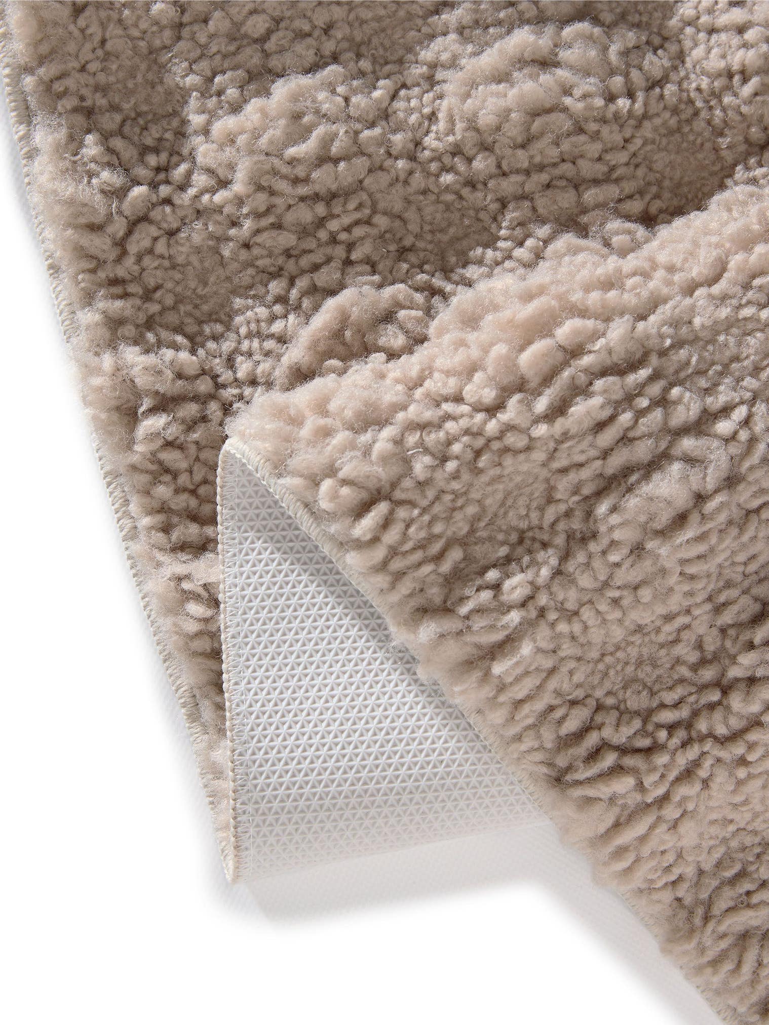 Teppich aus 100% Polyester in Grau mit 6 bis 10 mm hohem Flor von benuta Pop