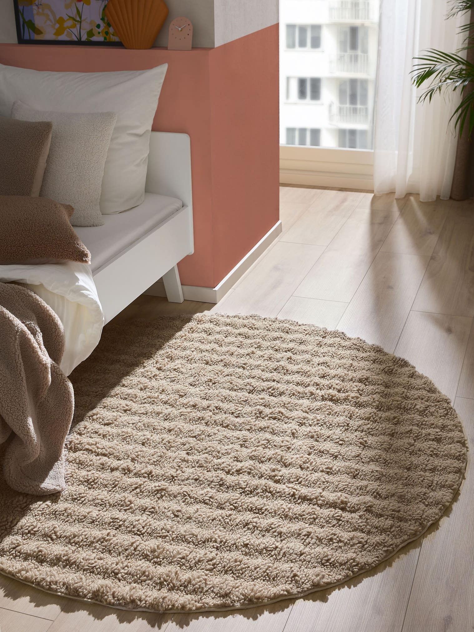 Teppich aus 100% Polyester in Grau mit 6 bis 10 mm hohem Flor von benuta Pop