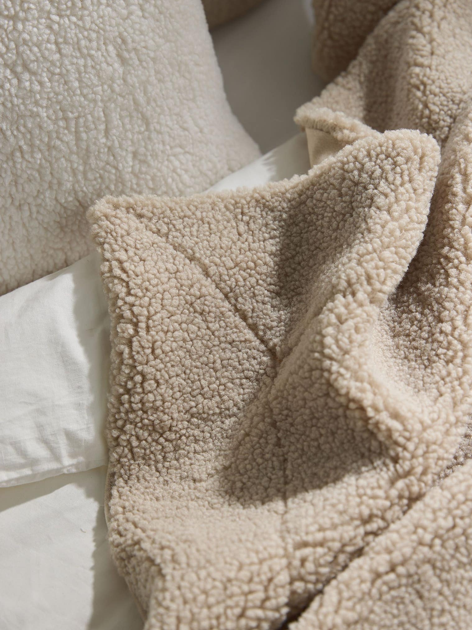 Blanket Ted Light Grey in Uni design made of 100% Polyester by benuta Pop
