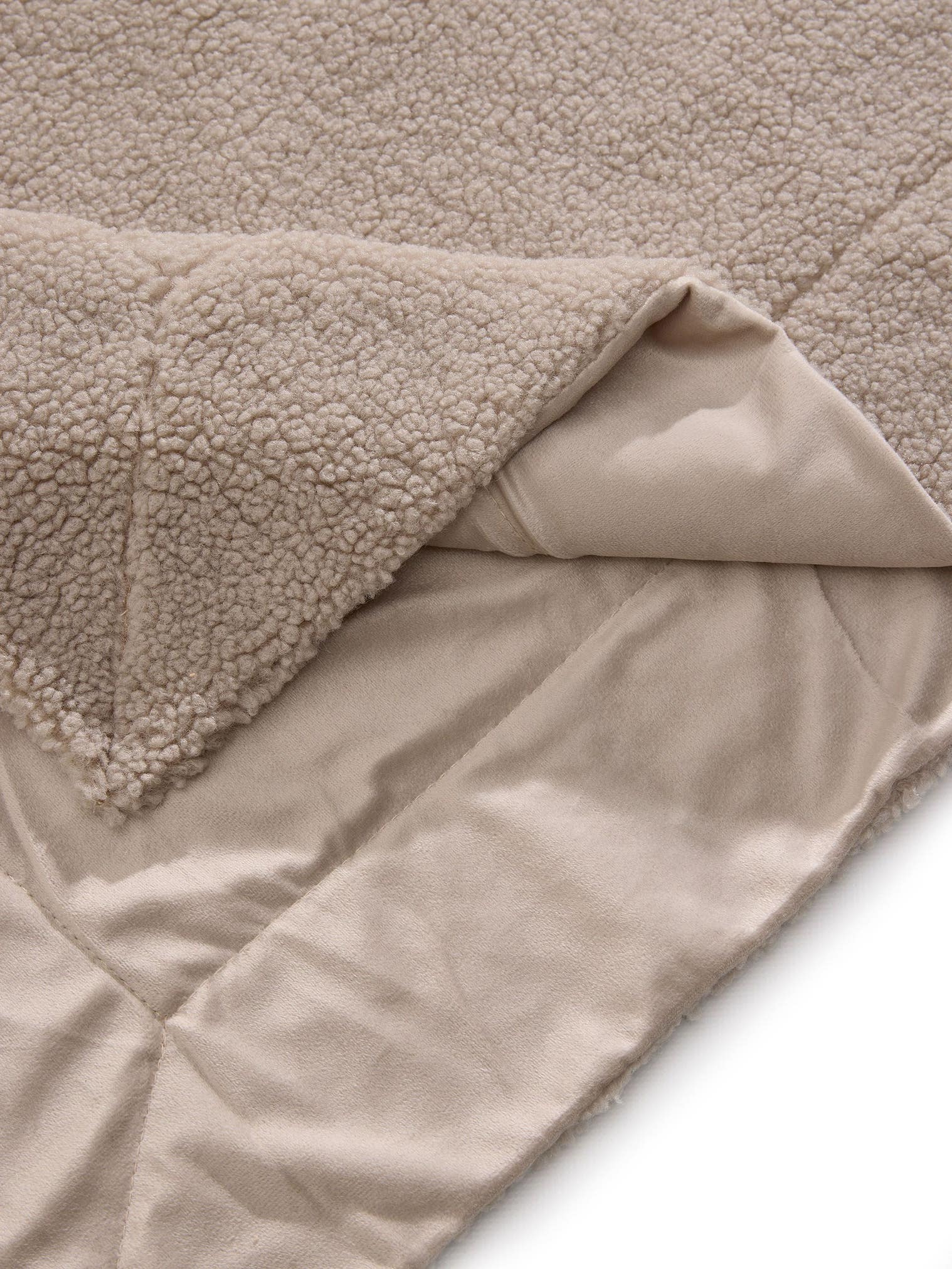 Blanket Ted Light Grey in Uni design made of 100% Polyester by benuta Pop