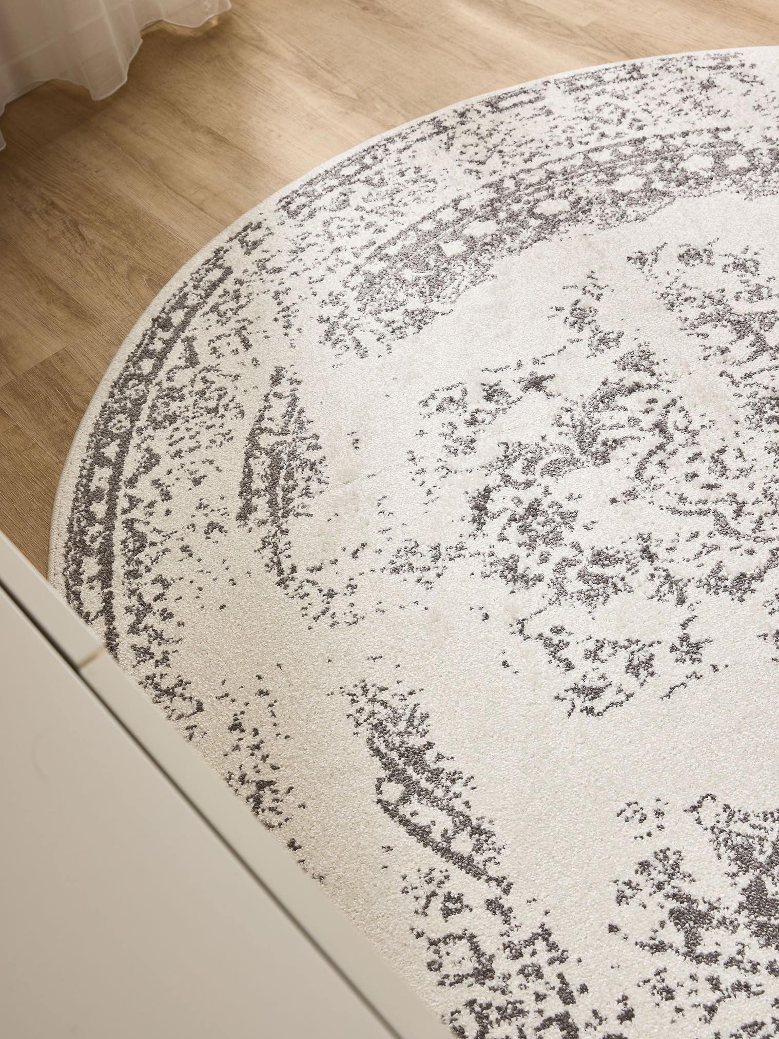 Teppich aus 100% Polypropylen in Beige mit 6 bis 10 mm hohem Flor von benuta Basic