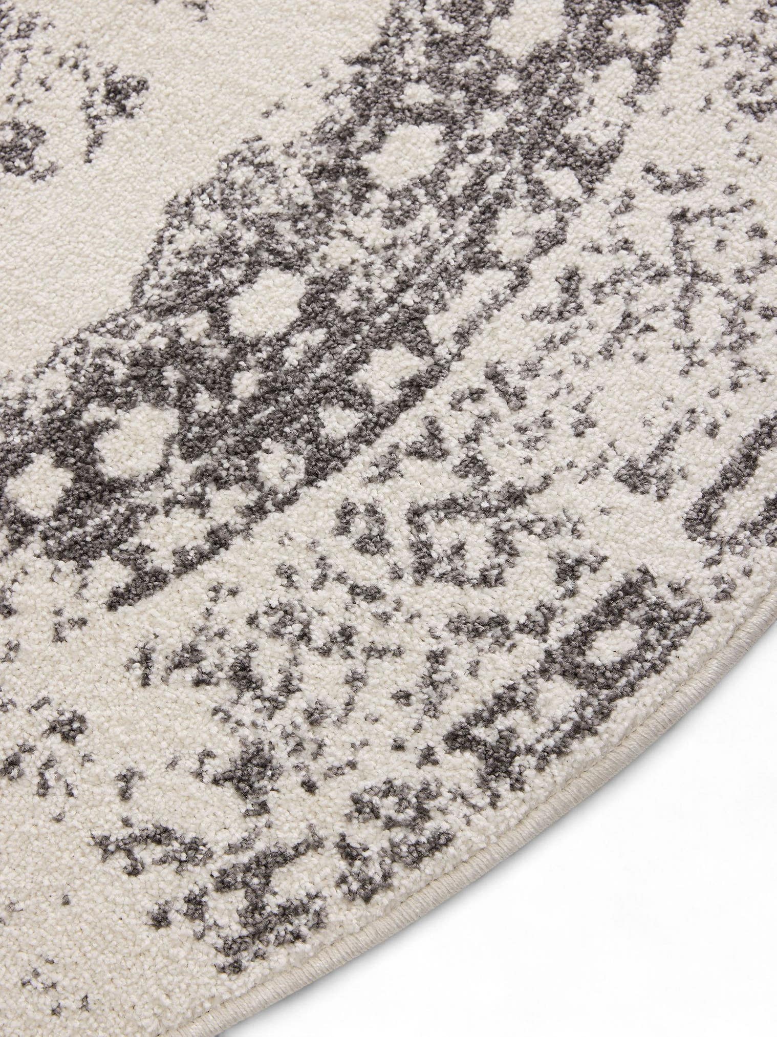 Teppich aus 100% Polypropylen in Beige mit 6 bis 10 mm hohem Flor von benuta Basic