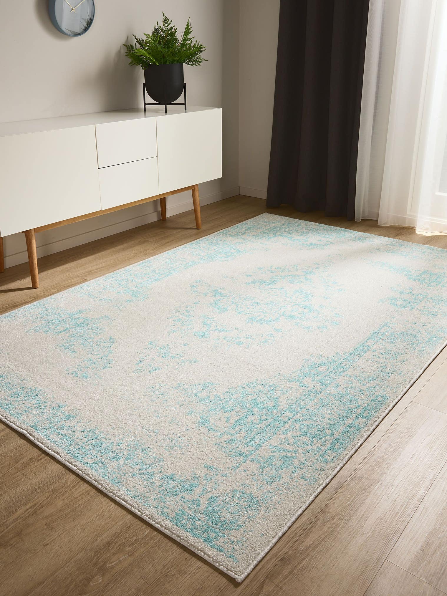 Teppich aus 100% Polypropylen in Beige mit 6 bis 10 mm hohem Flor von benuta Basic