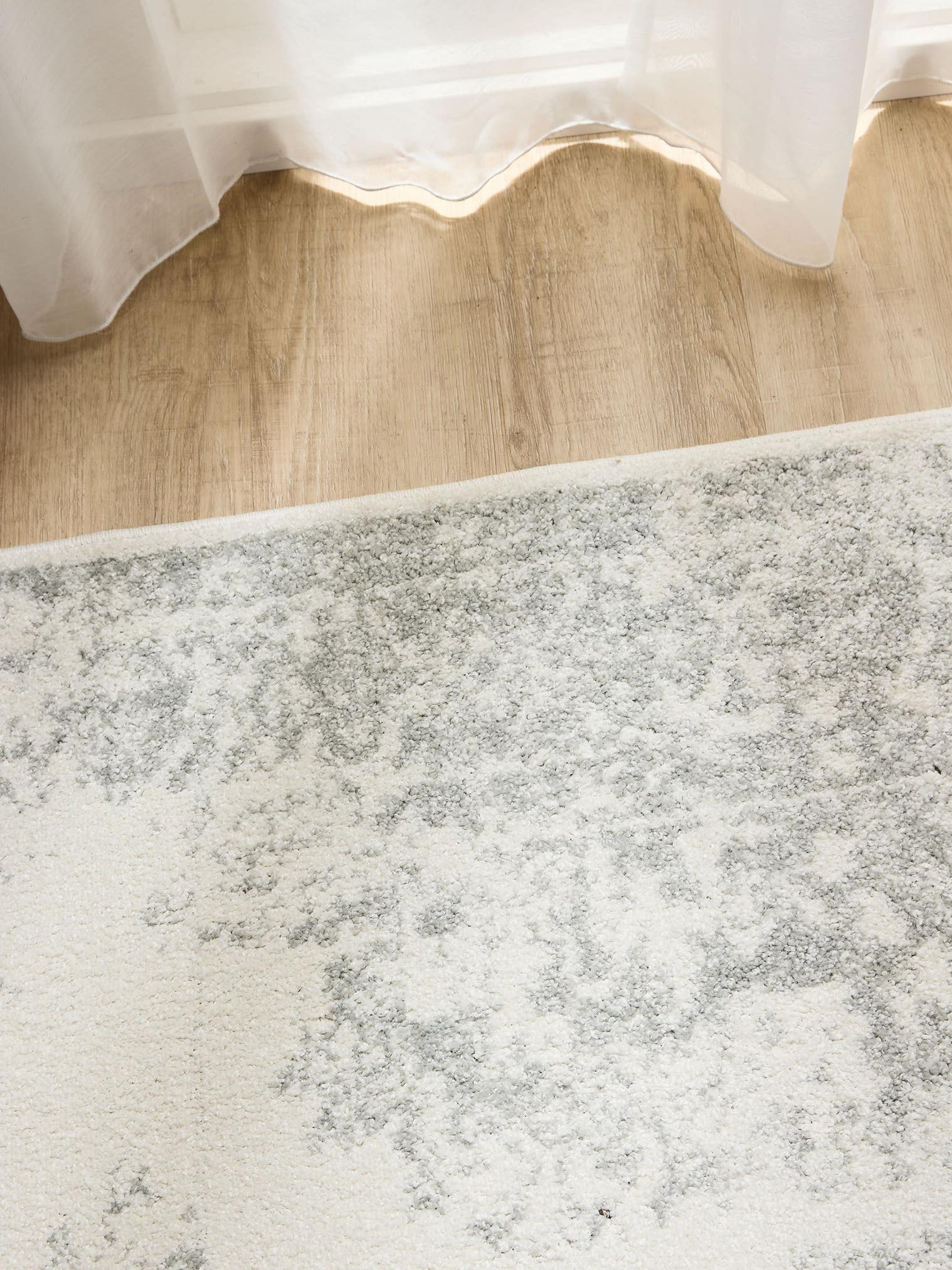 Teppich aus 100% Polypropylen in Beige mit 6 bis 10 mm hohem Flor von benuta Basic