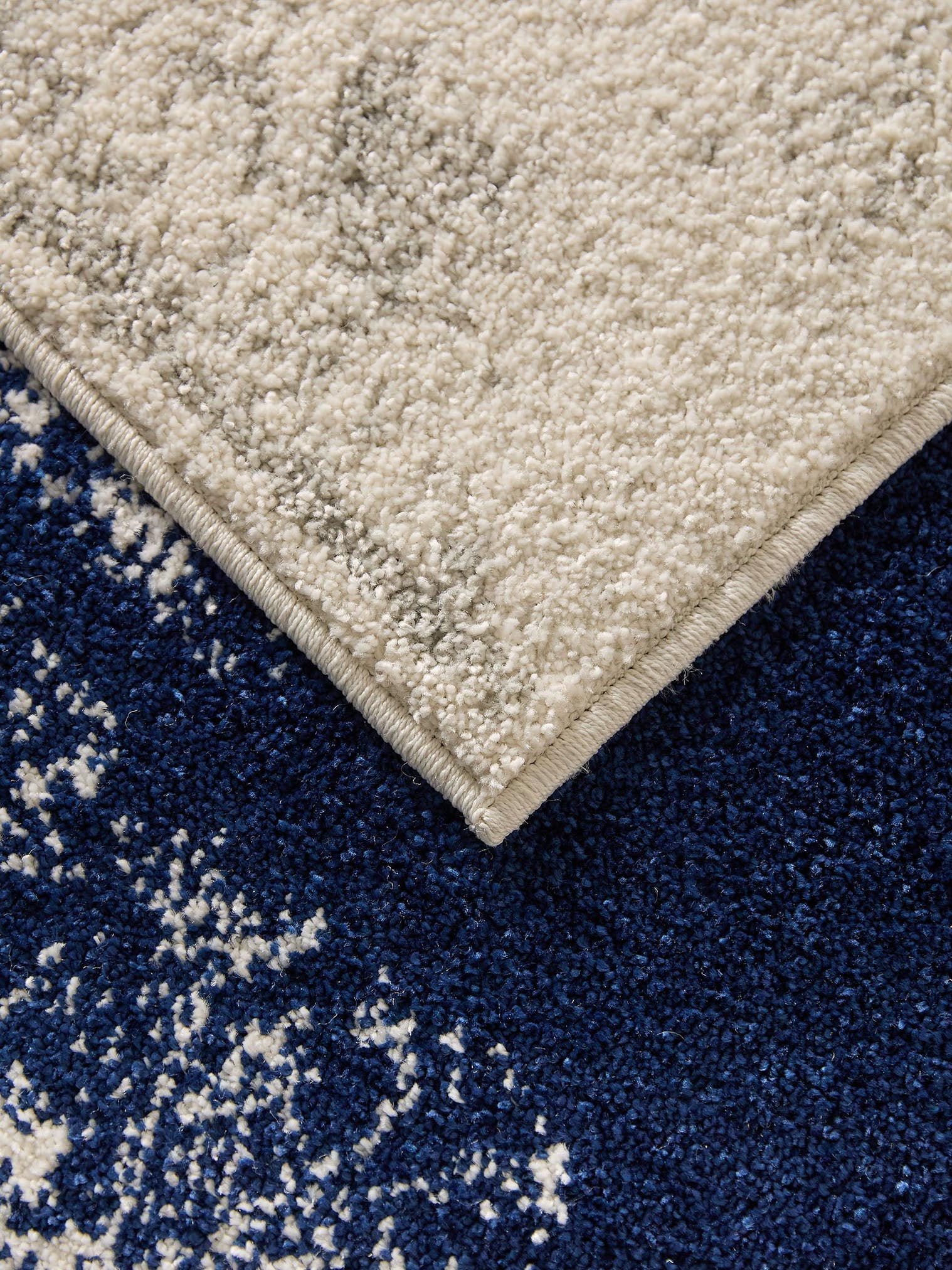 Teppich aus 100% Polypropylen in Beige mit 6 bis 10 mm hohem Flor von benuta Basic
