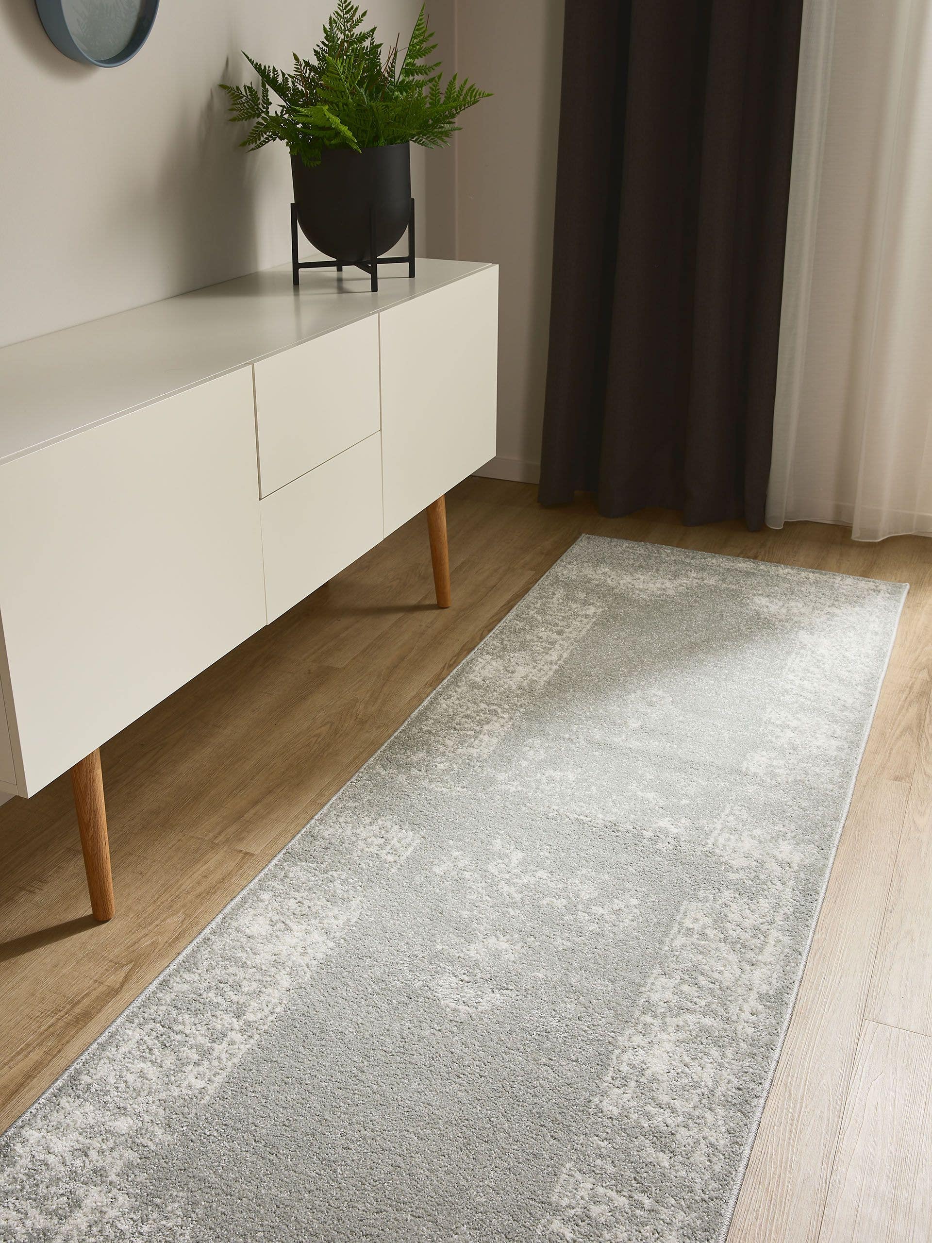 Matta av 100% Polypropylen i Gråbrun med 6 - 10 mm hög lugg från benuta Basic