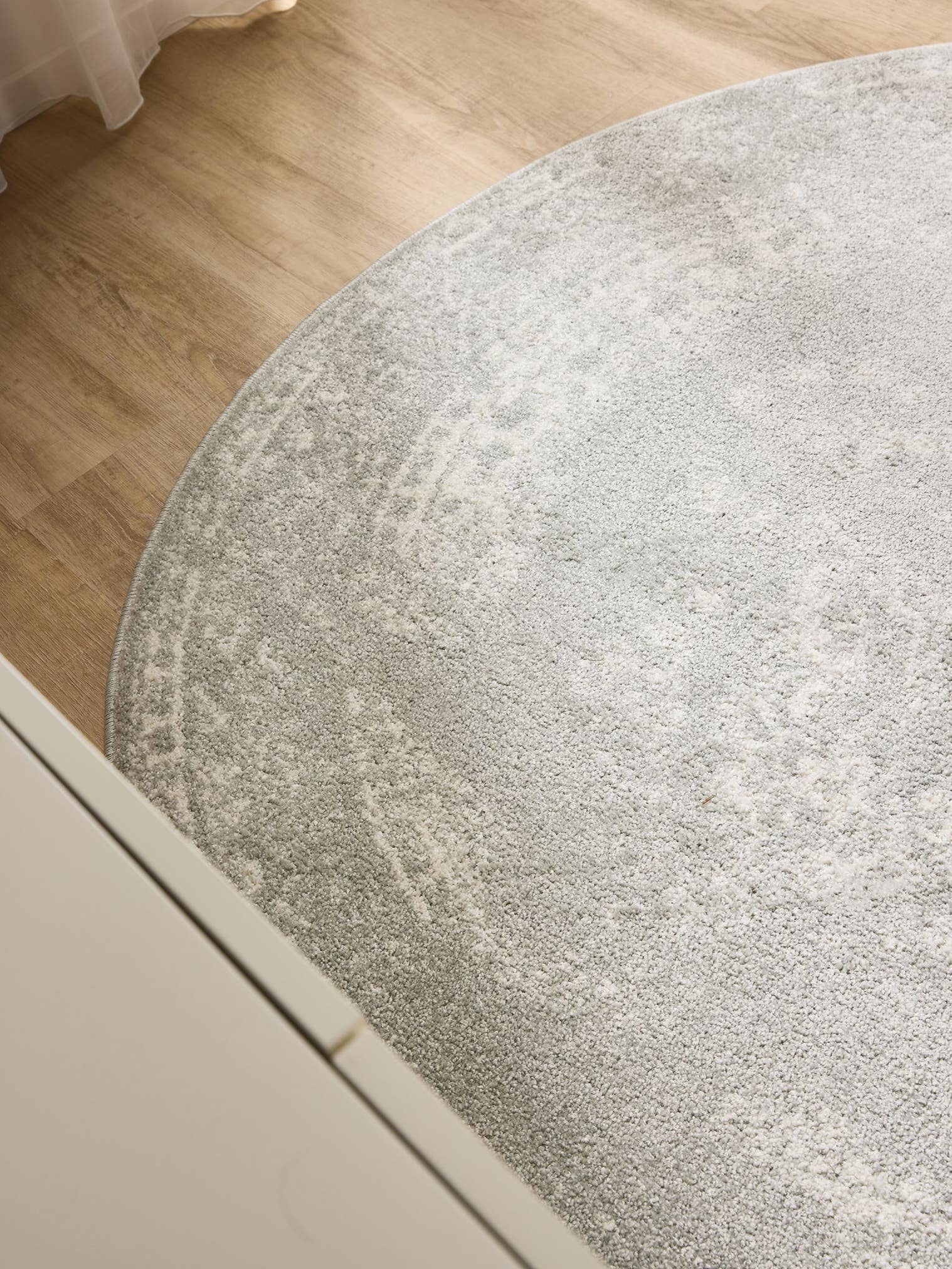 Teppich aus 100% Polypropylen in Taupe mit 6 bis 10 mm hohem Flor von benuta Basic