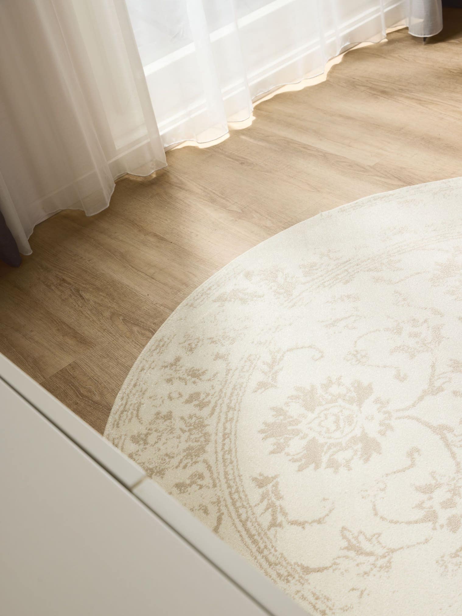 Teppich aus 100% Polypropylen in Beige mit 6 bis 10 mm hohem Flor von benuta Basic