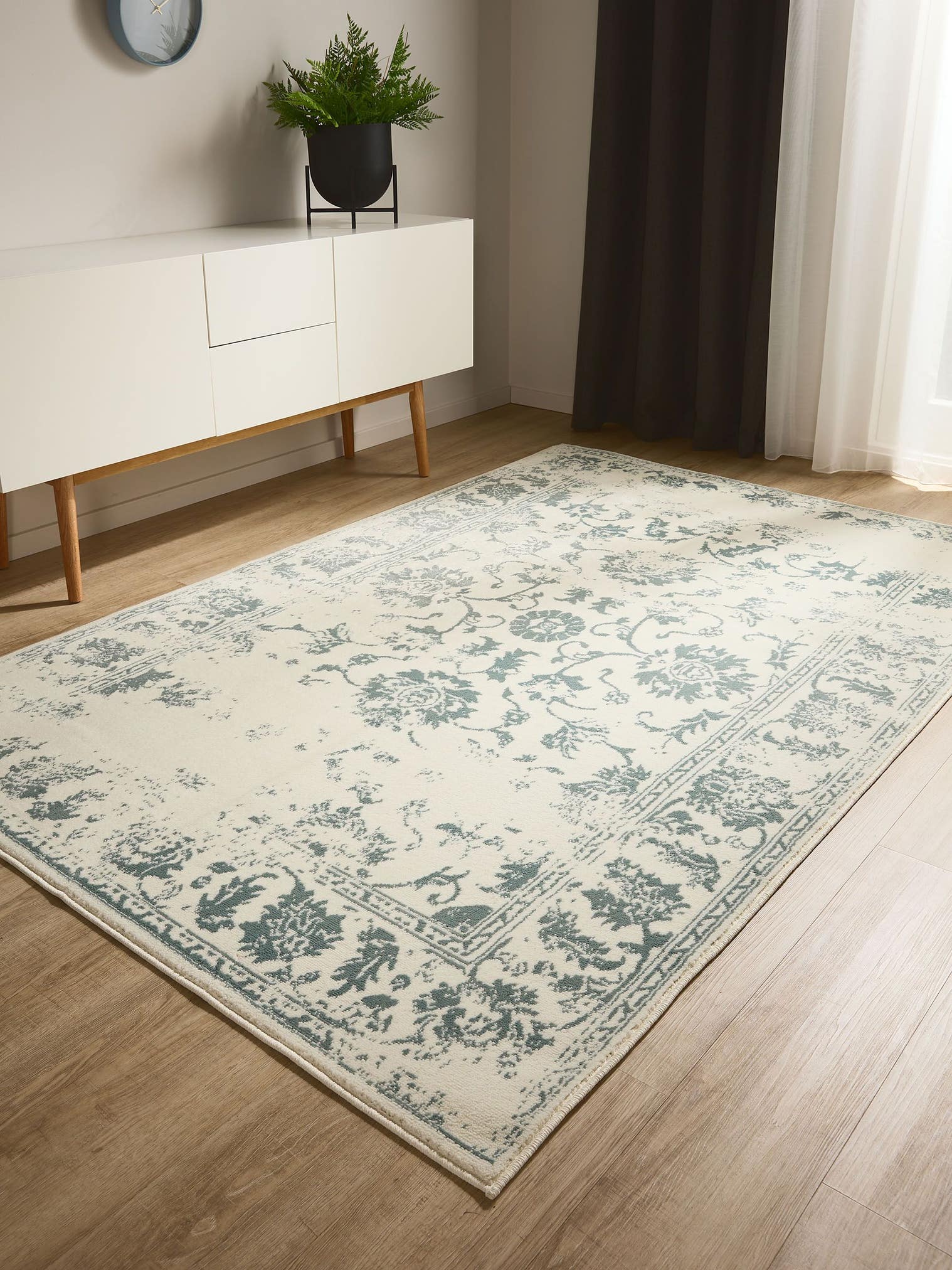 Teppich aus 100% Polypropylen in Beige mit 6 bis 10 mm hohem Flor von benuta Basic