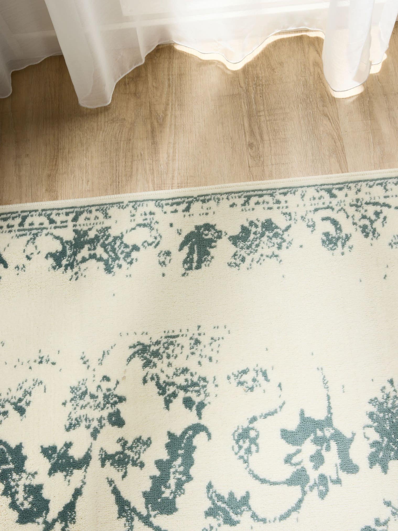 Teppich aus 100% Polypropylen in Beige mit 6 bis 10 mm hohem Flor von benuta Basic