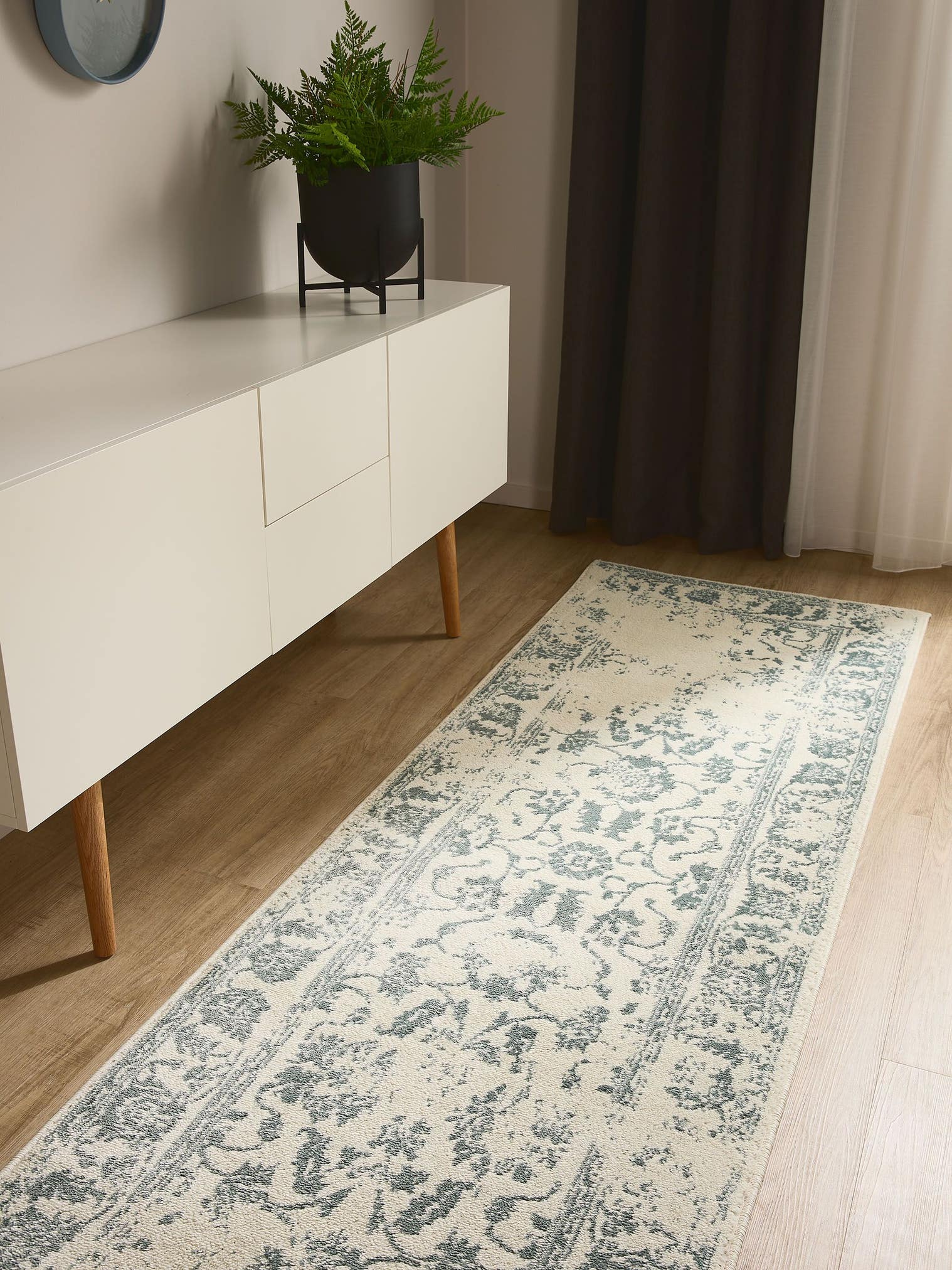 Teppich aus 100% Polypropylen in Beige mit 6 bis 10 mm hohem Flor von benuta Basic