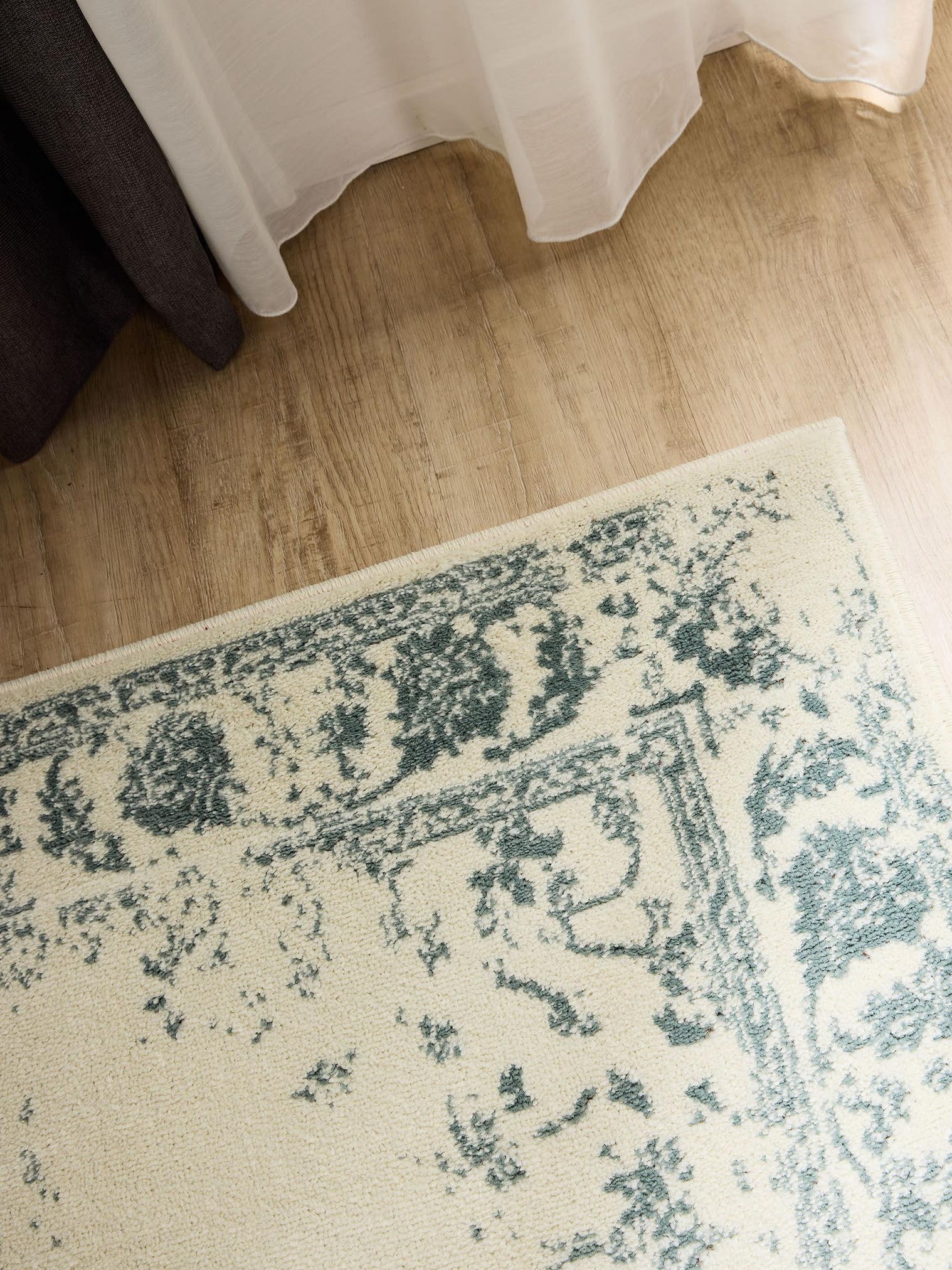 Teppich aus 100% Polypropylen in Beige mit 6 bis 10 mm hohem Flor von benuta Basic