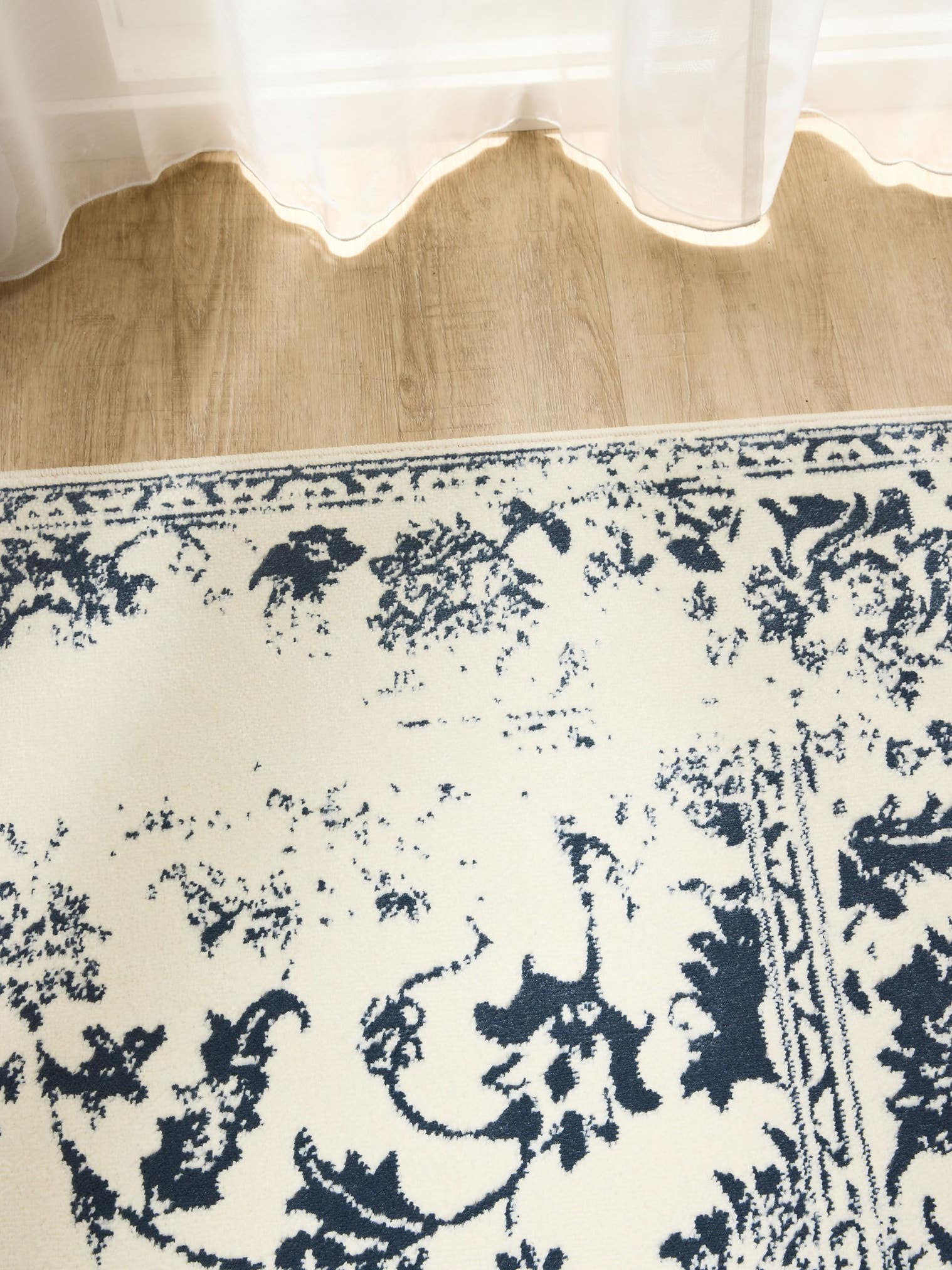 Teppich aus 100% Polypropylen in Beige mit 6 bis 10 mm hohem Flor von benuta Basic