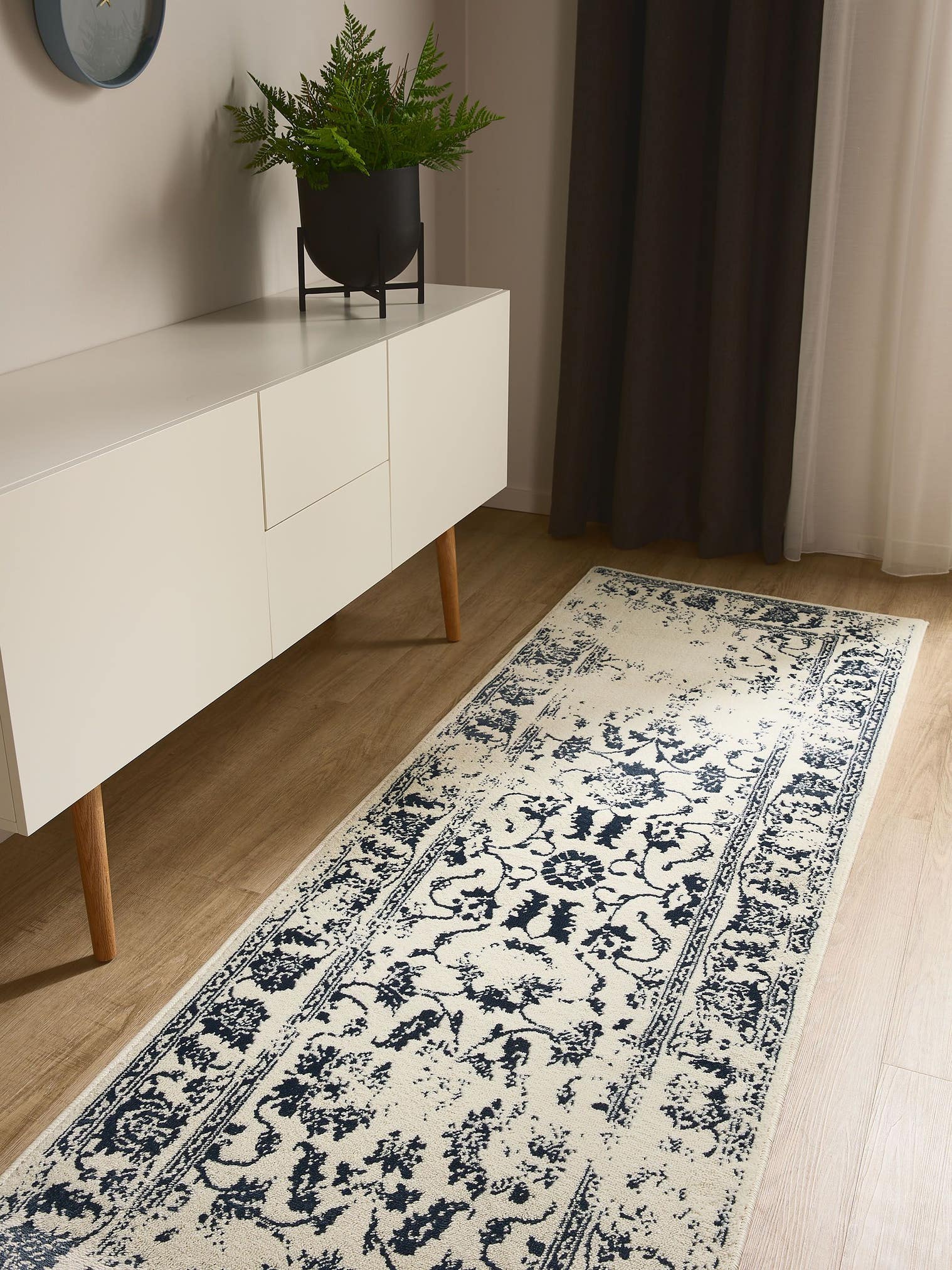 Teppich aus 100% Polypropylen in Beige mit 6 bis 10 mm hohem Flor von benuta Basic