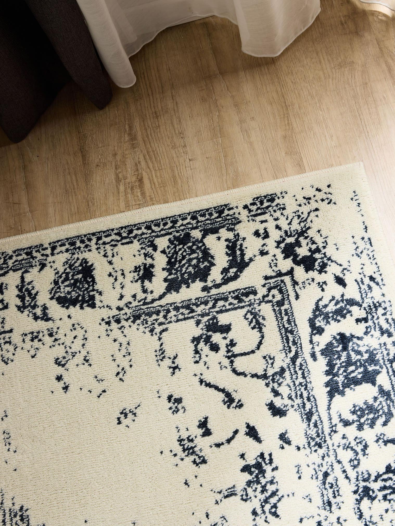 Teppich aus 100% Polypropylen in Beige mit 6 bis 10 mm hohem Flor von benuta Basic