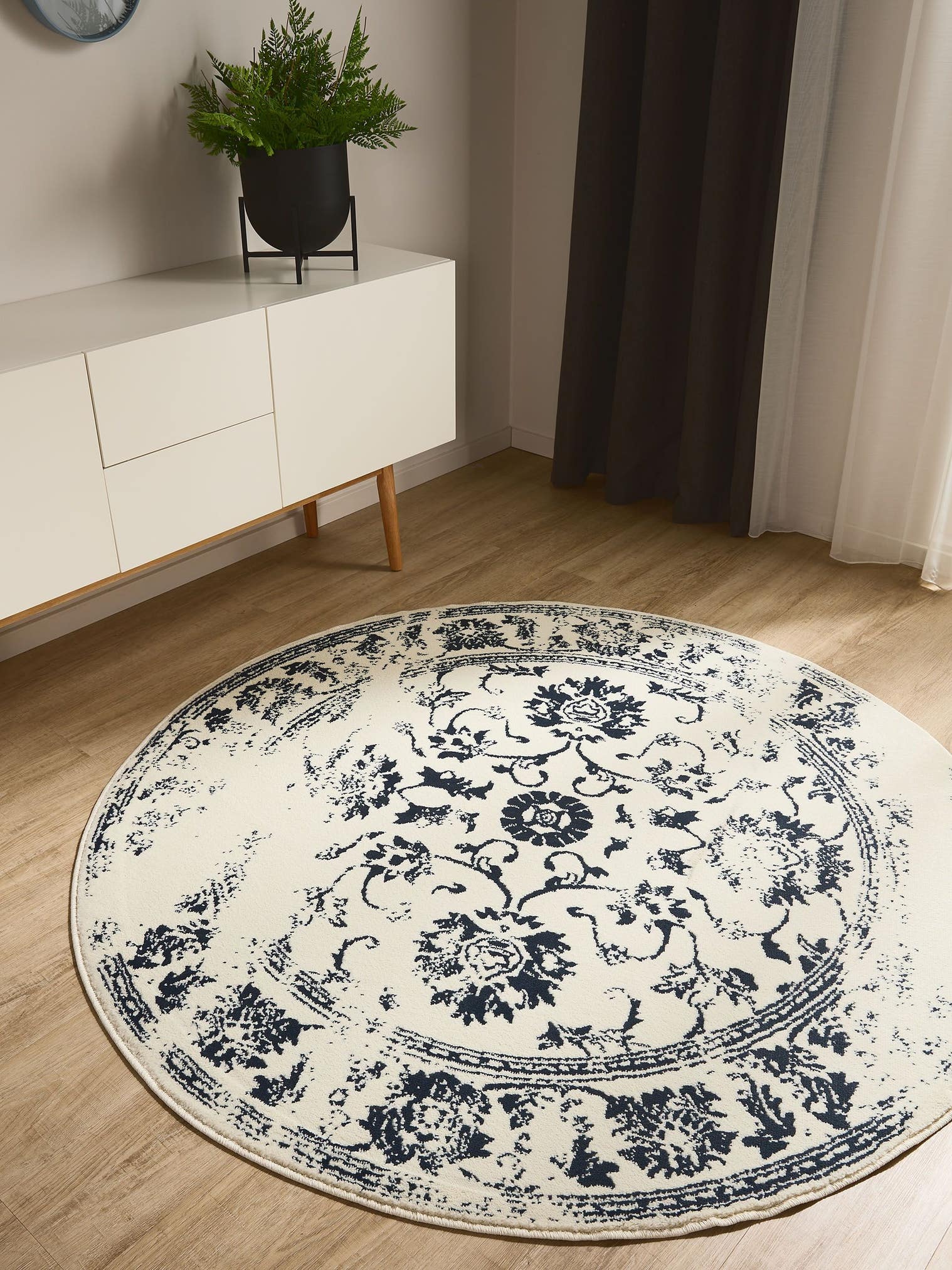 Teppich aus 100% Polypropylen in Beige mit 6 bis 10 mm hohem Flor von benuta Basic