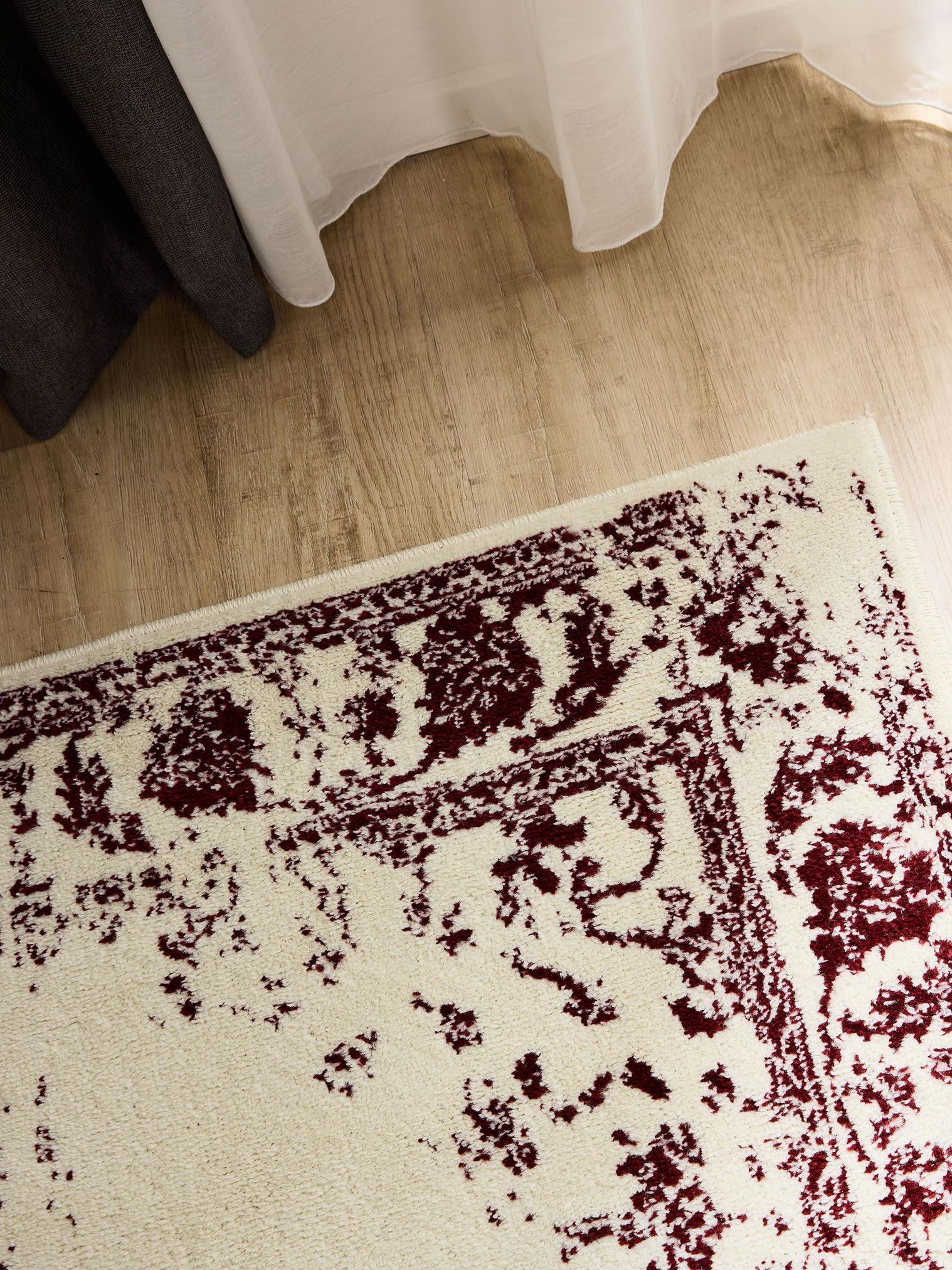 Teppich aus 100% Polypropylen in Beige mit 6 bis 10 mm hohem Flor von benuta Basic