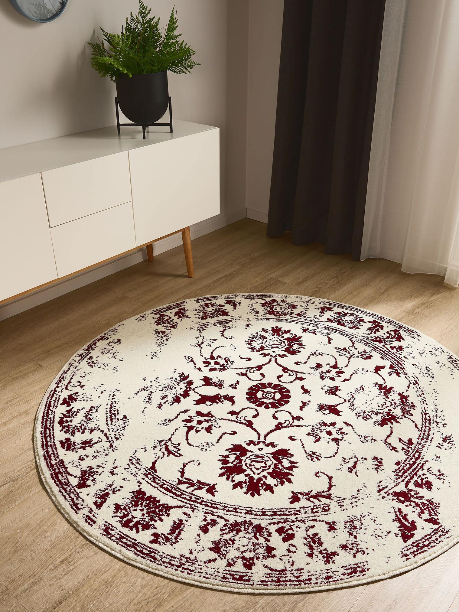 Teppich aus 100% Polypropylen in Beige mit 6 bis 10 mm hohem Flor von benuta Basic