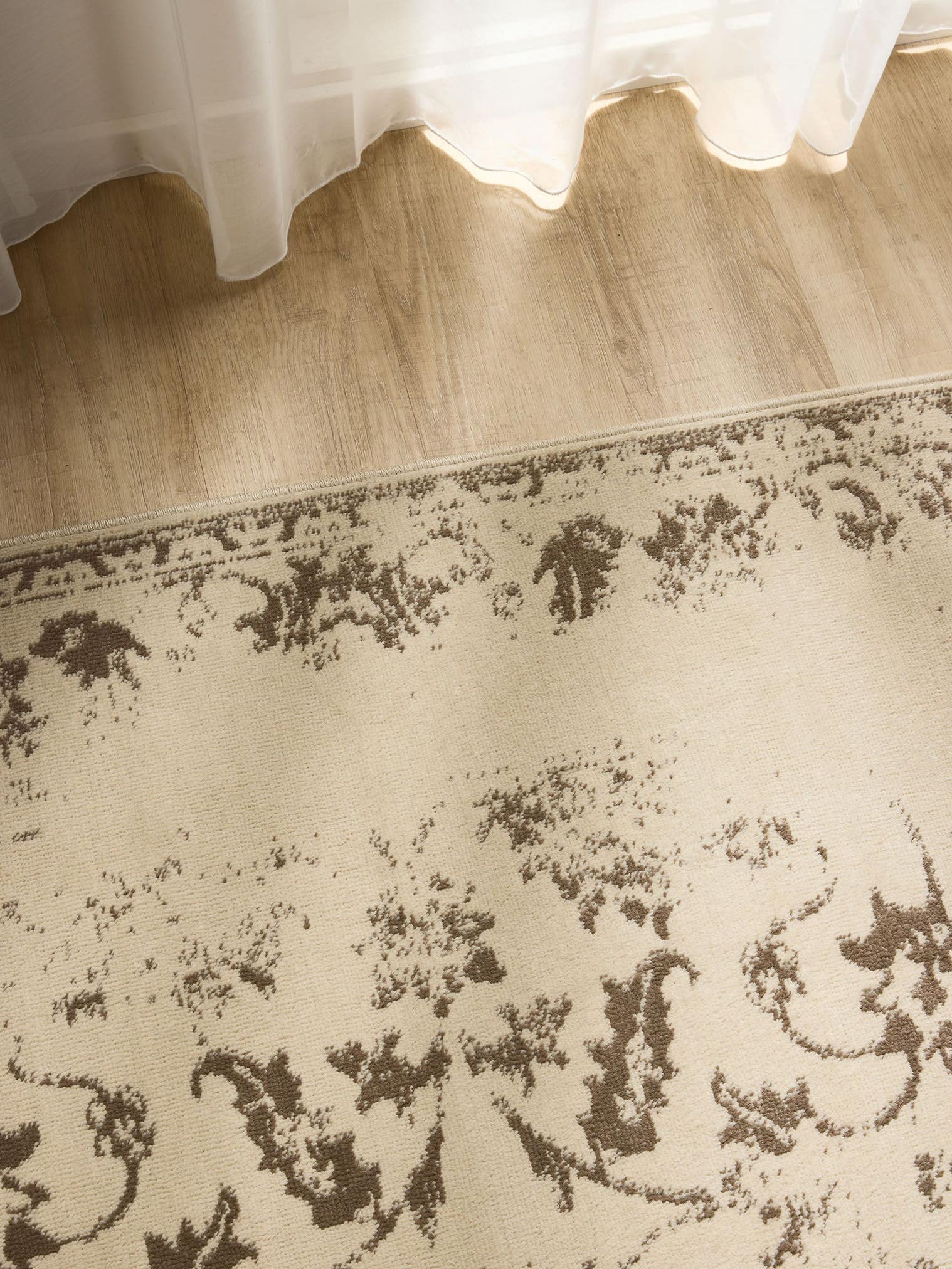 Teppich aus 100% Polypropylen in Beige mit 6 bis 10 mm hohem Flor von benuta Basic
