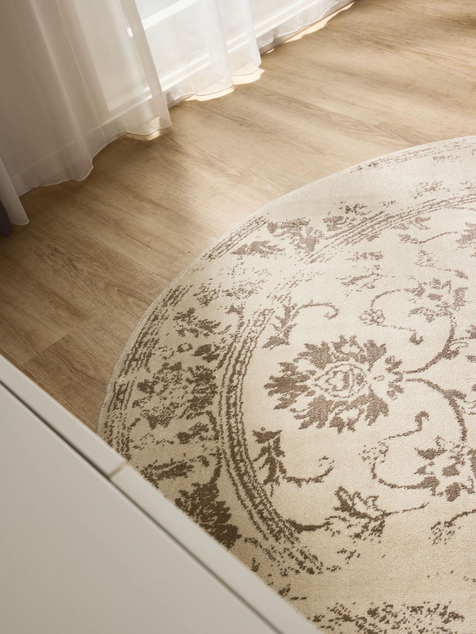 Teppich aus 100% Polypropylen in Beige mit 6 bis 10 mm hohem Flor von benuta Basic