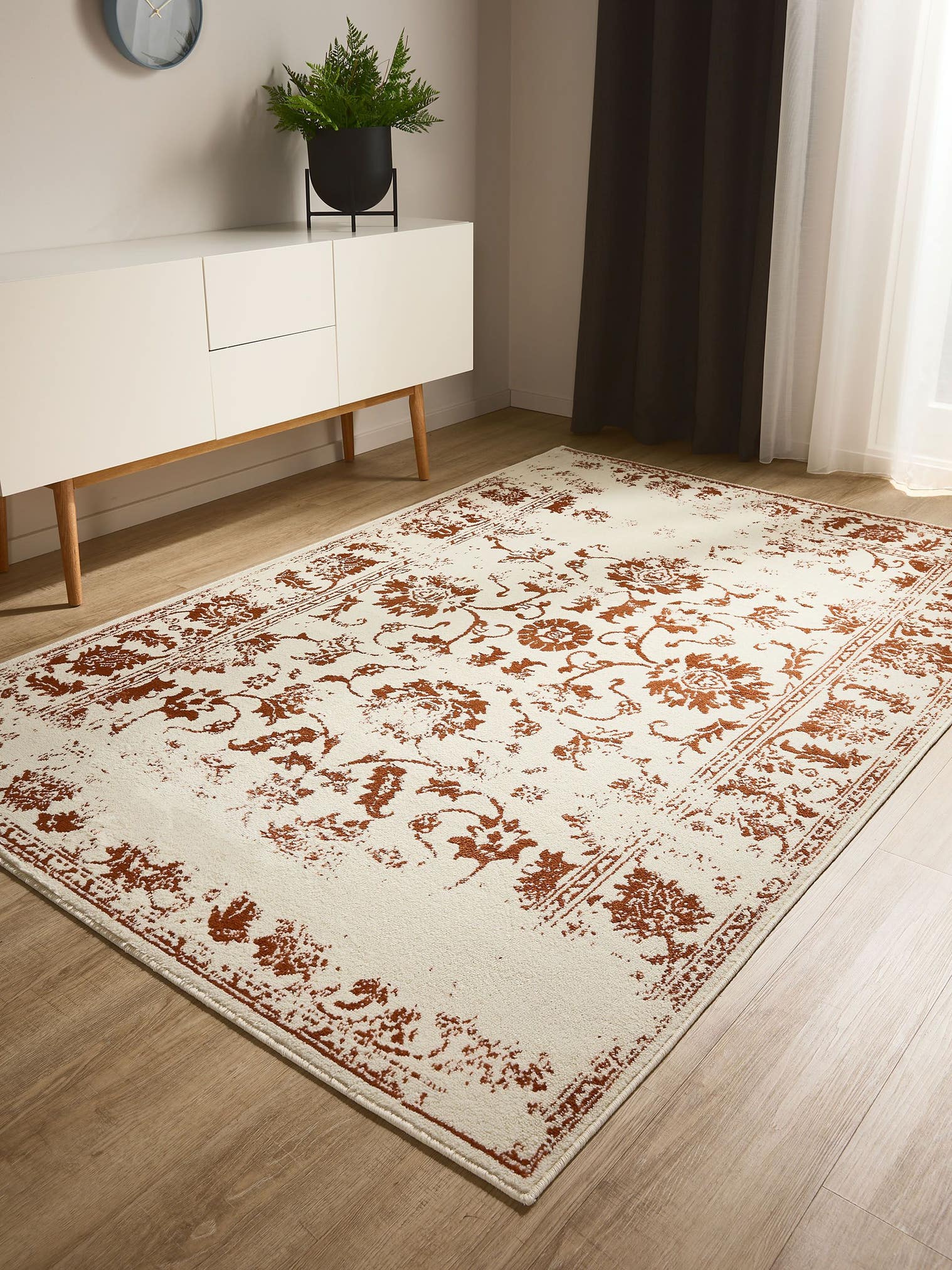 Teppich aus 100% Polypropylen in Beige mit 6 bis 10 mm hohem Flor von benuta Basic