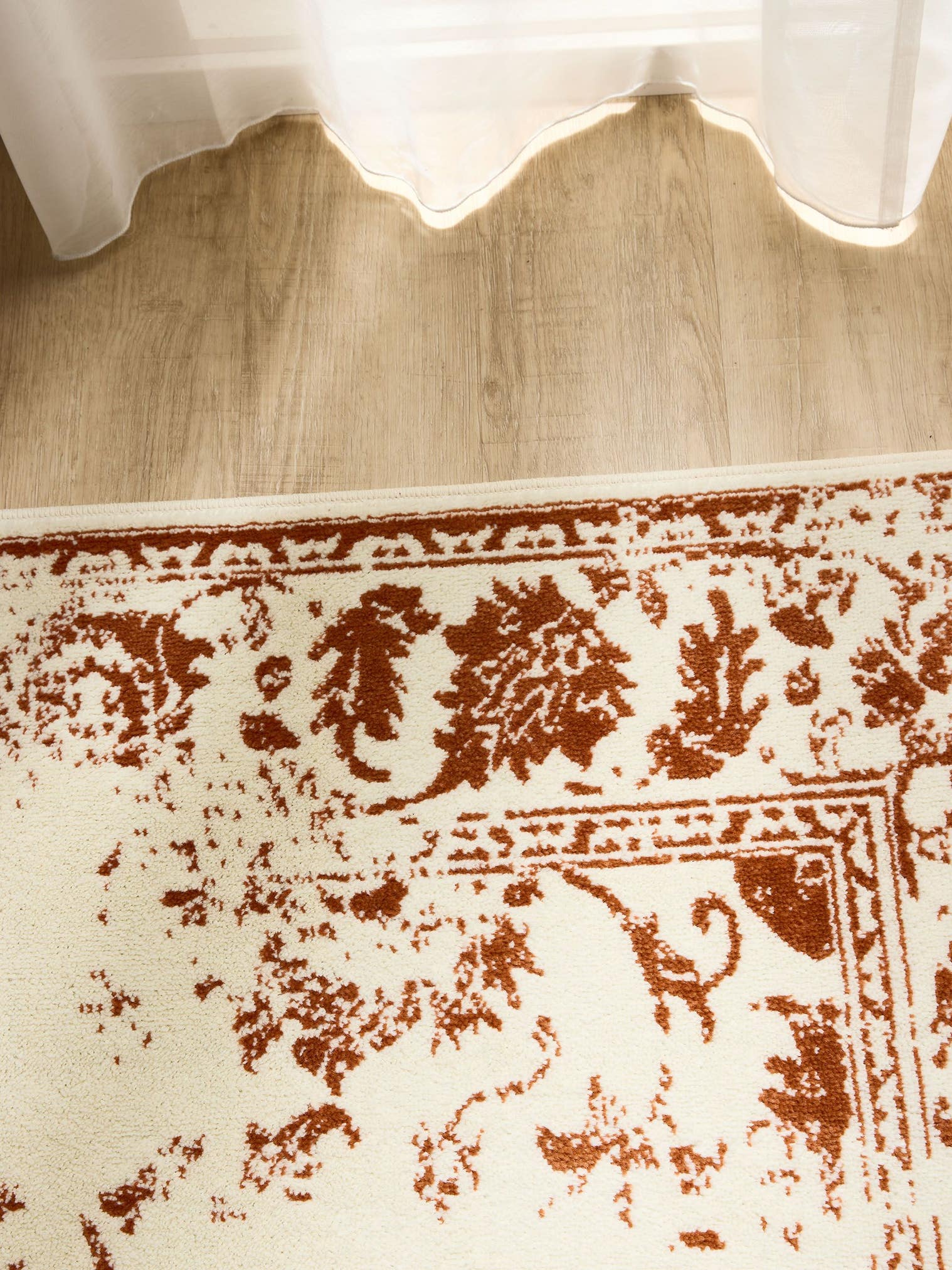 Teppich aus 100% Polypropylen in Beige mit 6 bis 10 mm hohem Flor von benuta Basic