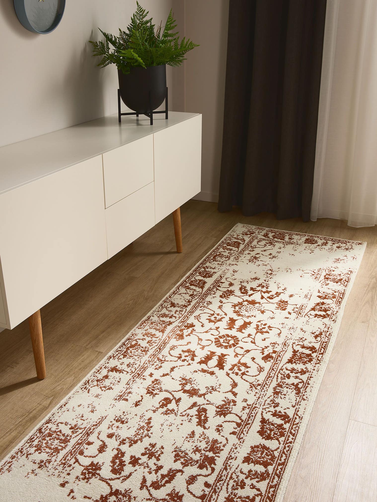 Teppich aus 100% Polypropylen in Beige mit 6 bis 10 mm hohem Flor von benuta Basic