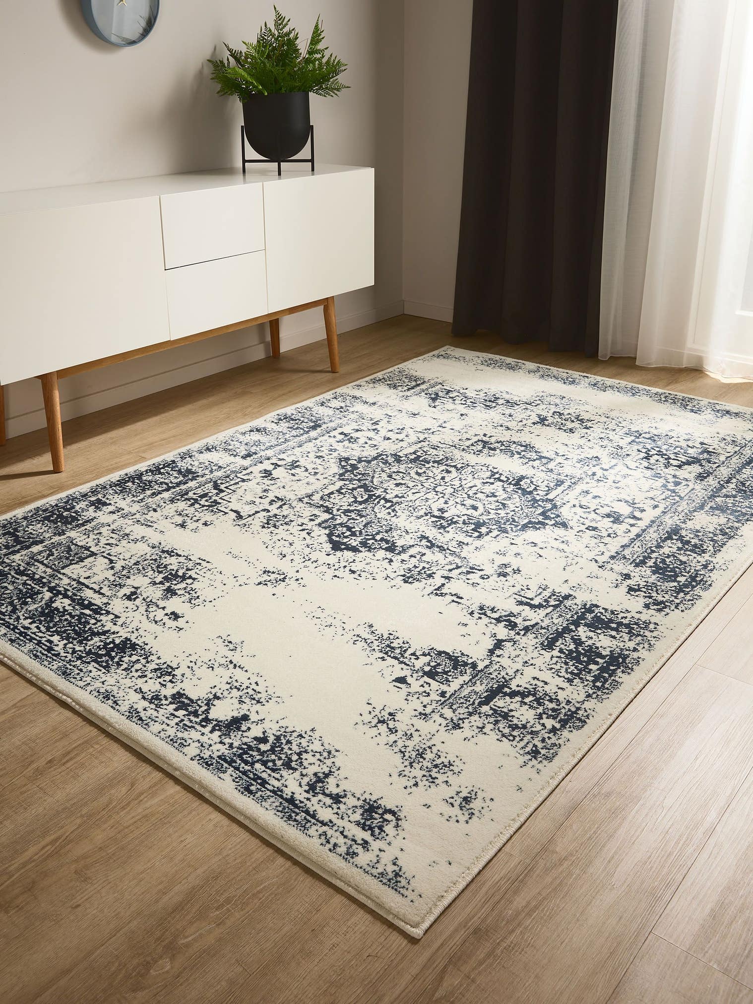 Teppich aus 100% Polypropylen in Beige mit 6 bis 10 mm hohem Flor von benuta Basic