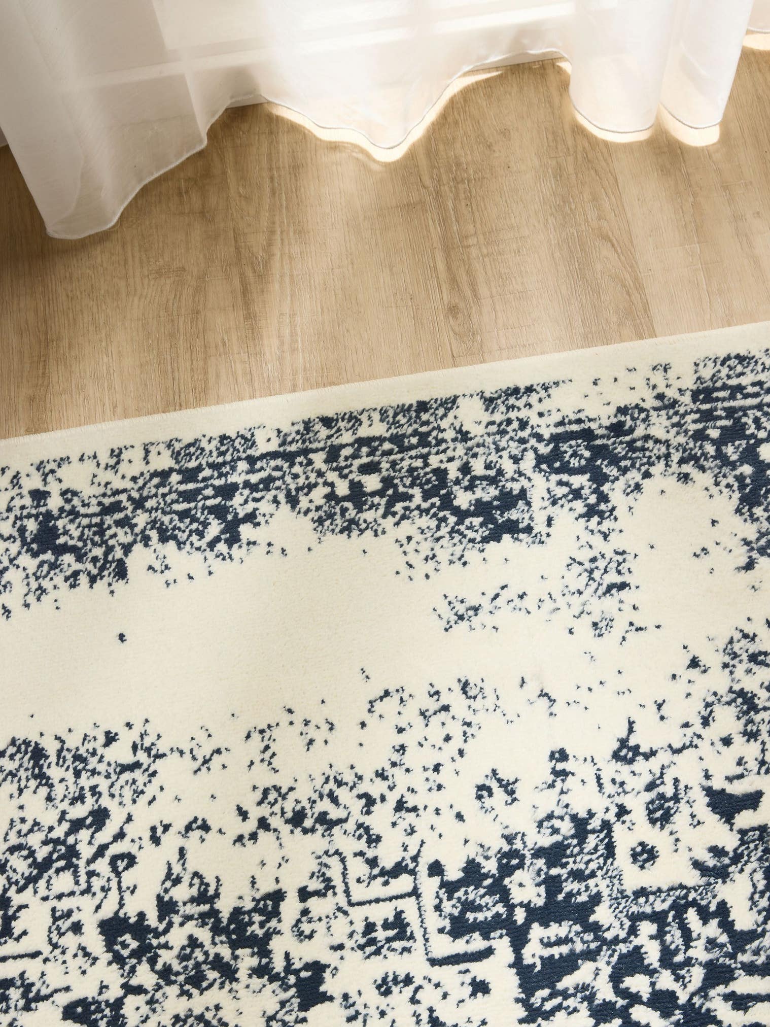 Teppich aus 100% Polypropylen in Beige mit 6 bis 10 mm hohem Flor von benuta Basic