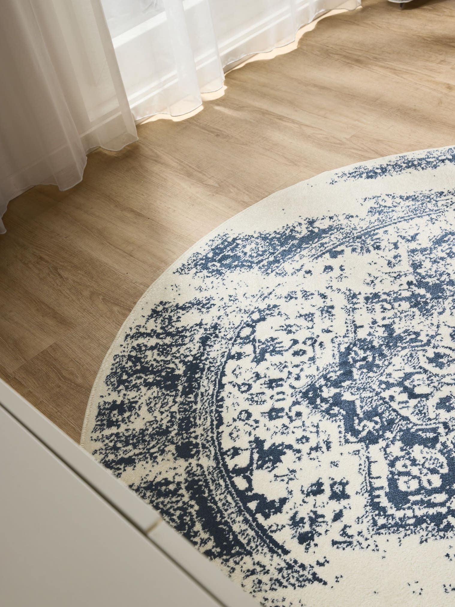 Teppich aus 100% Polypropylen in Beige mit 6 bis 10 mm hohem Flor von benuta Basic