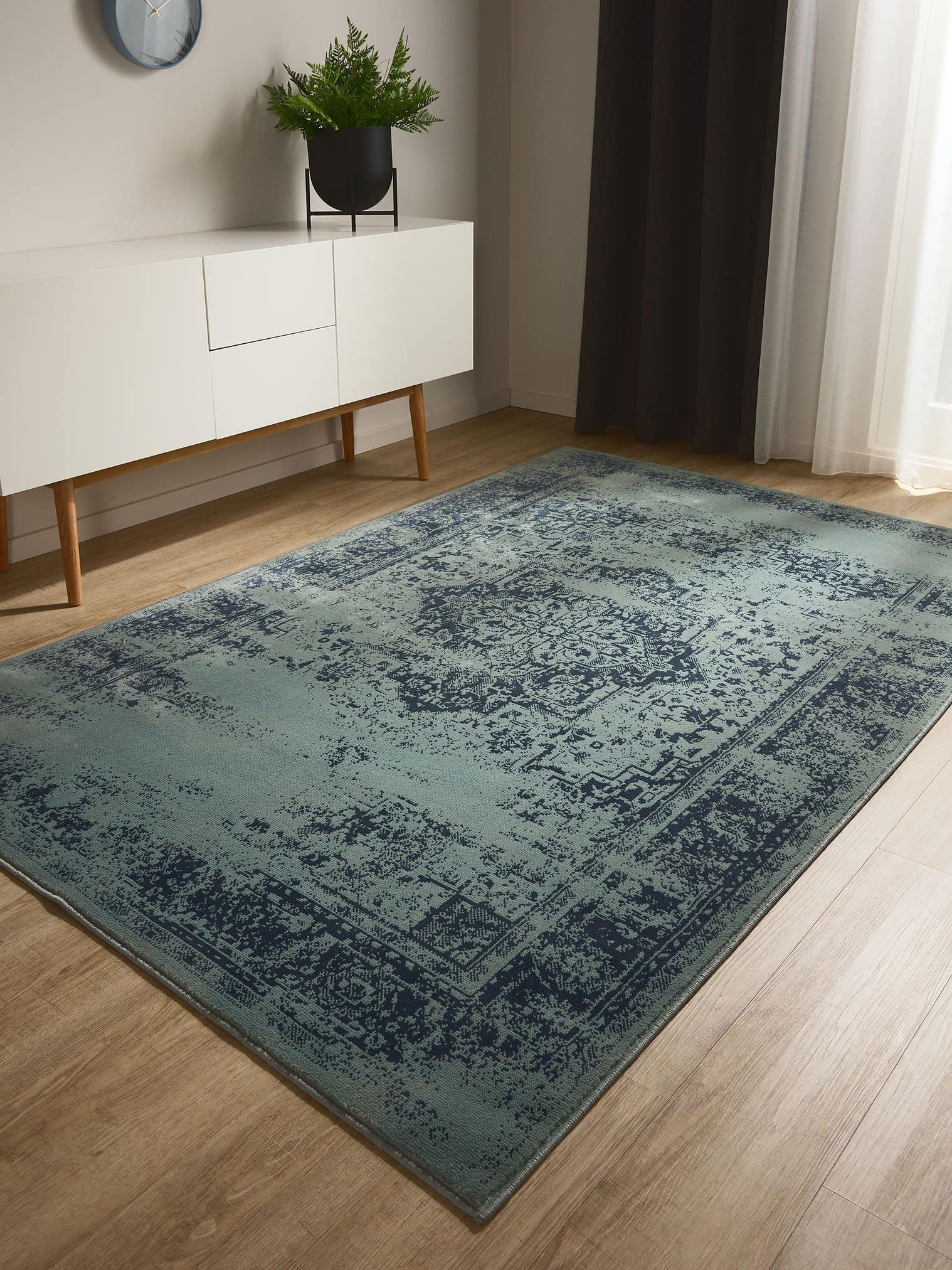 Teppich aus 100% Polypropylen in Türkis mit 6 bis 10 mm hohem Flor von benuta Basic