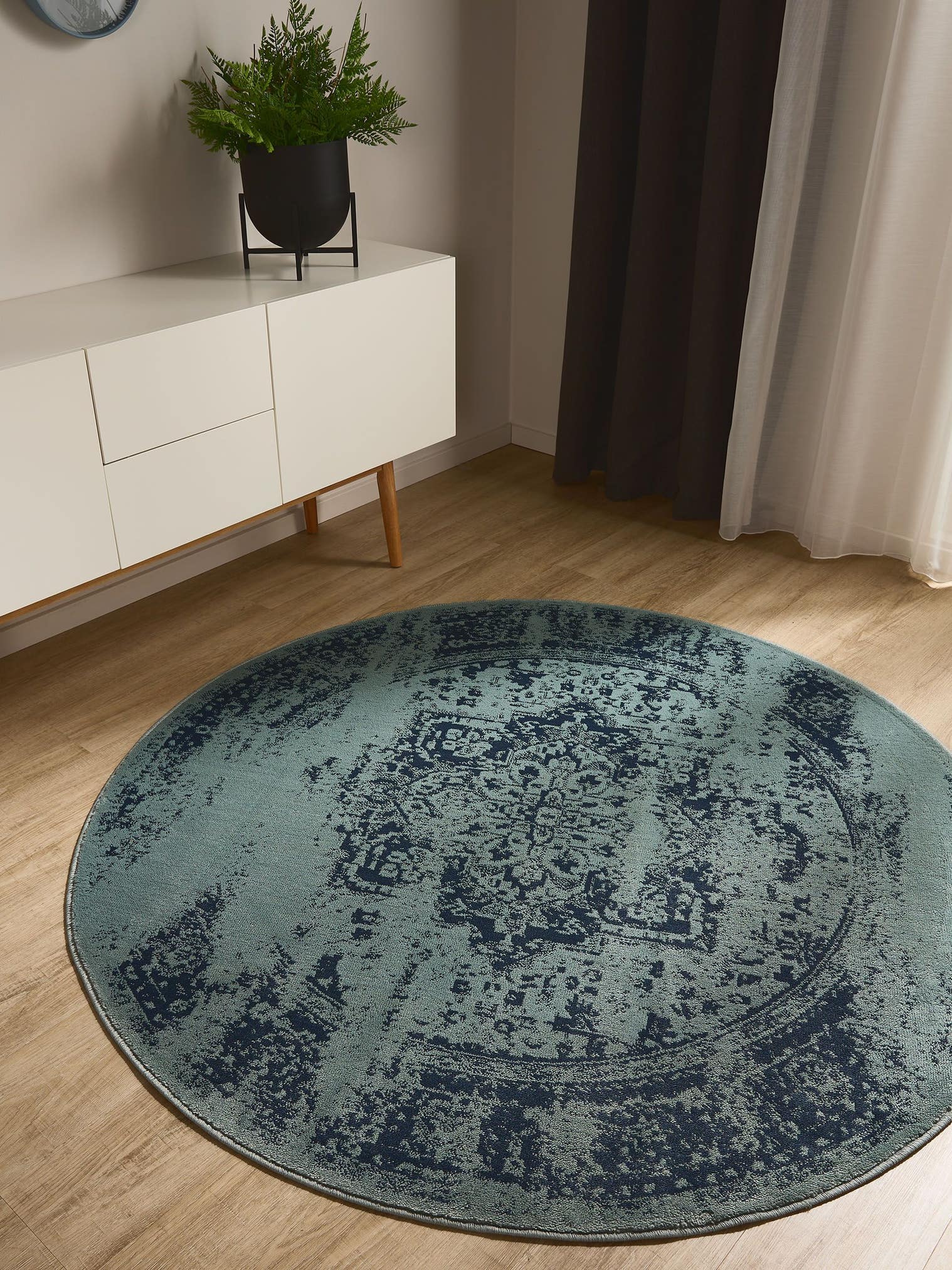 Teppich aus 100% Polypropylen in Türkis mit 6 bis 10 mm hohem Flor von benuta Basic