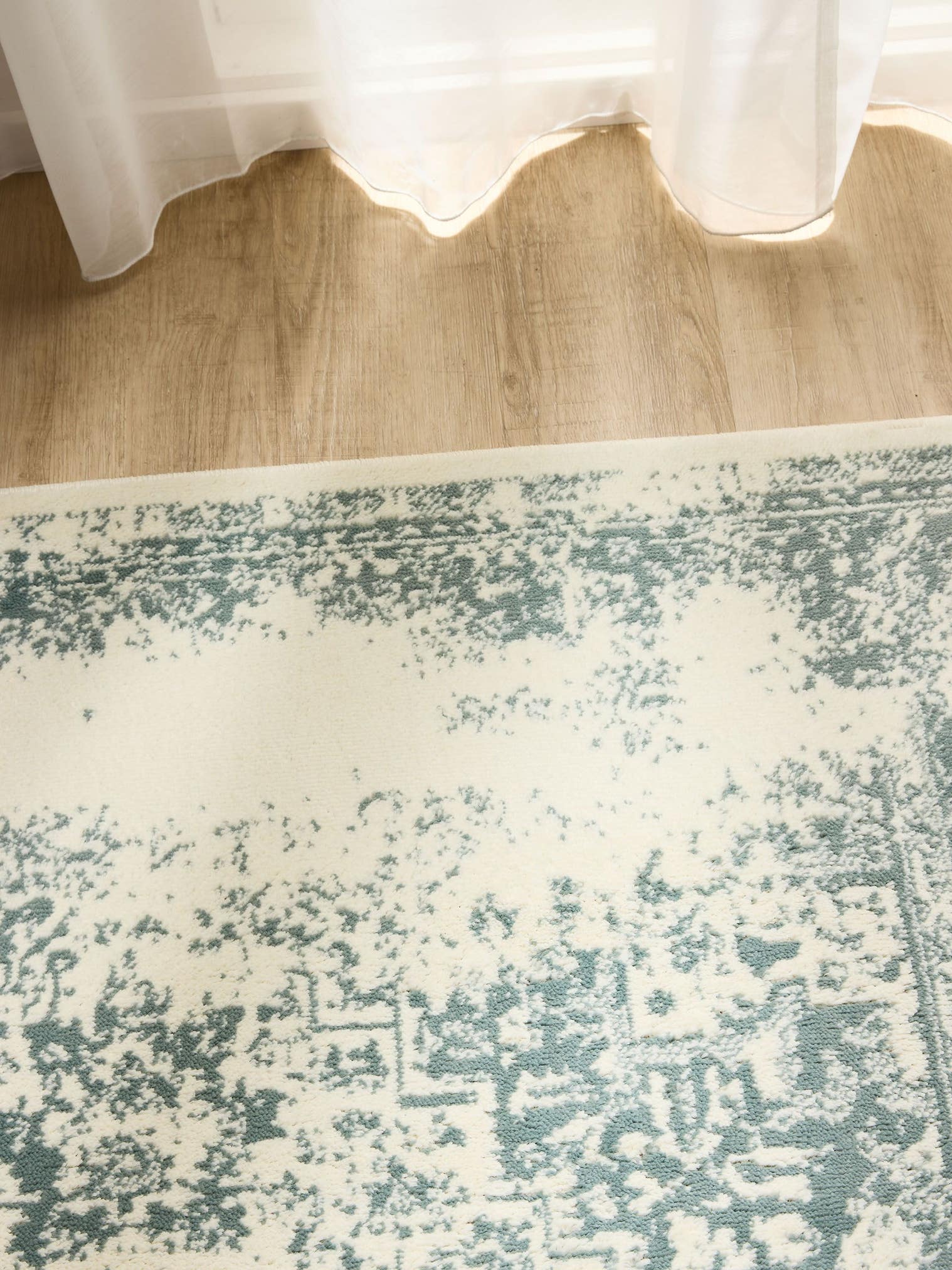 Teppich aus 100% Polypropylen in Beige mit 6 bis 10 mm hohem Flor von benuta Basic