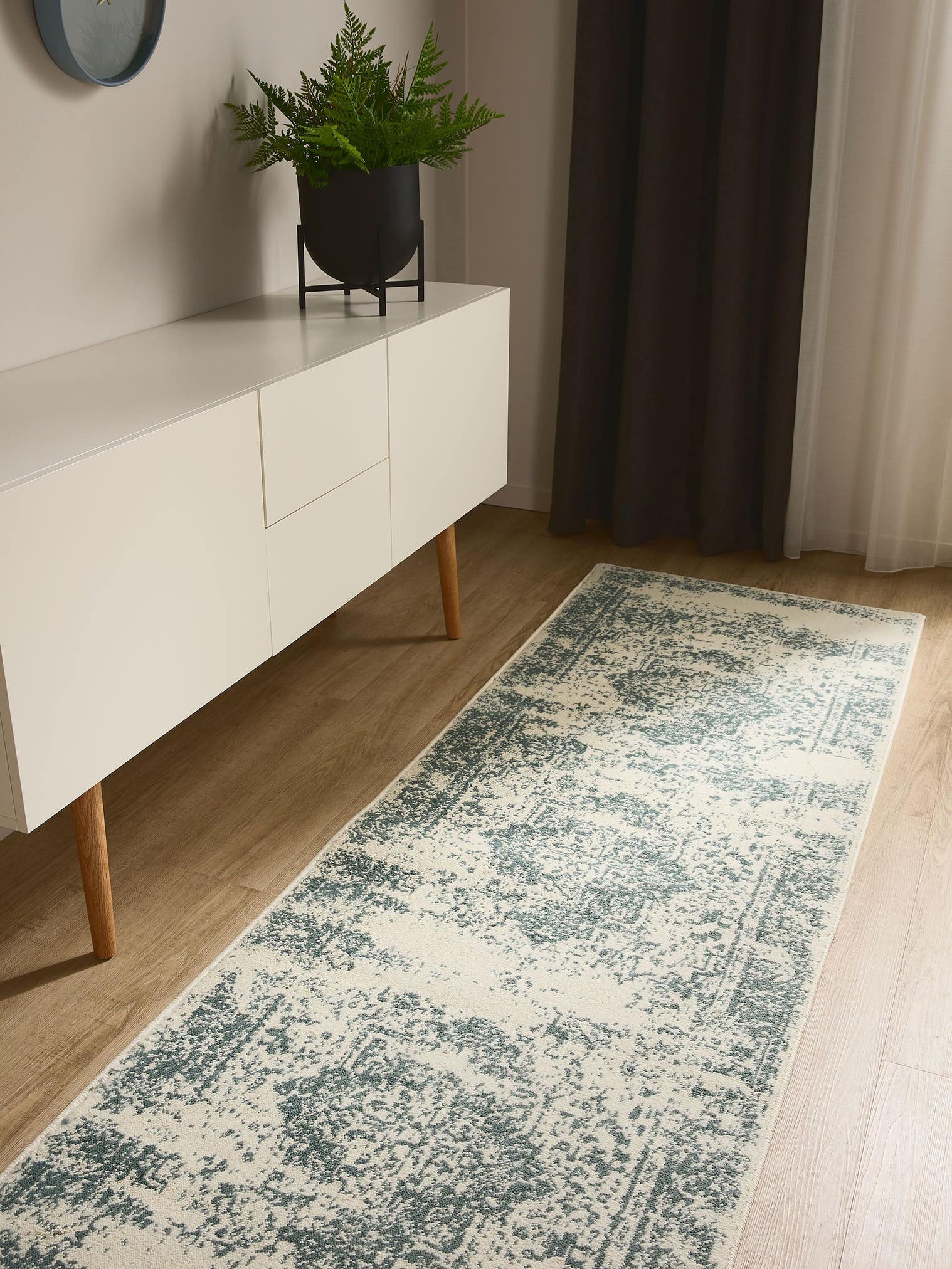 Teppich aus 100% Polypropylen in Beige mit 6 bis 10 mm hohem Flor von benuta Basic