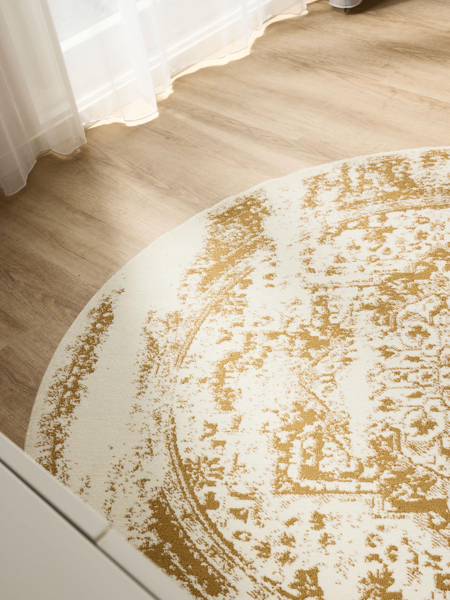 Teppich aus 100% Polypropylen in Beige mit 6 bis 10 mm hohem Flor von benuta Basic