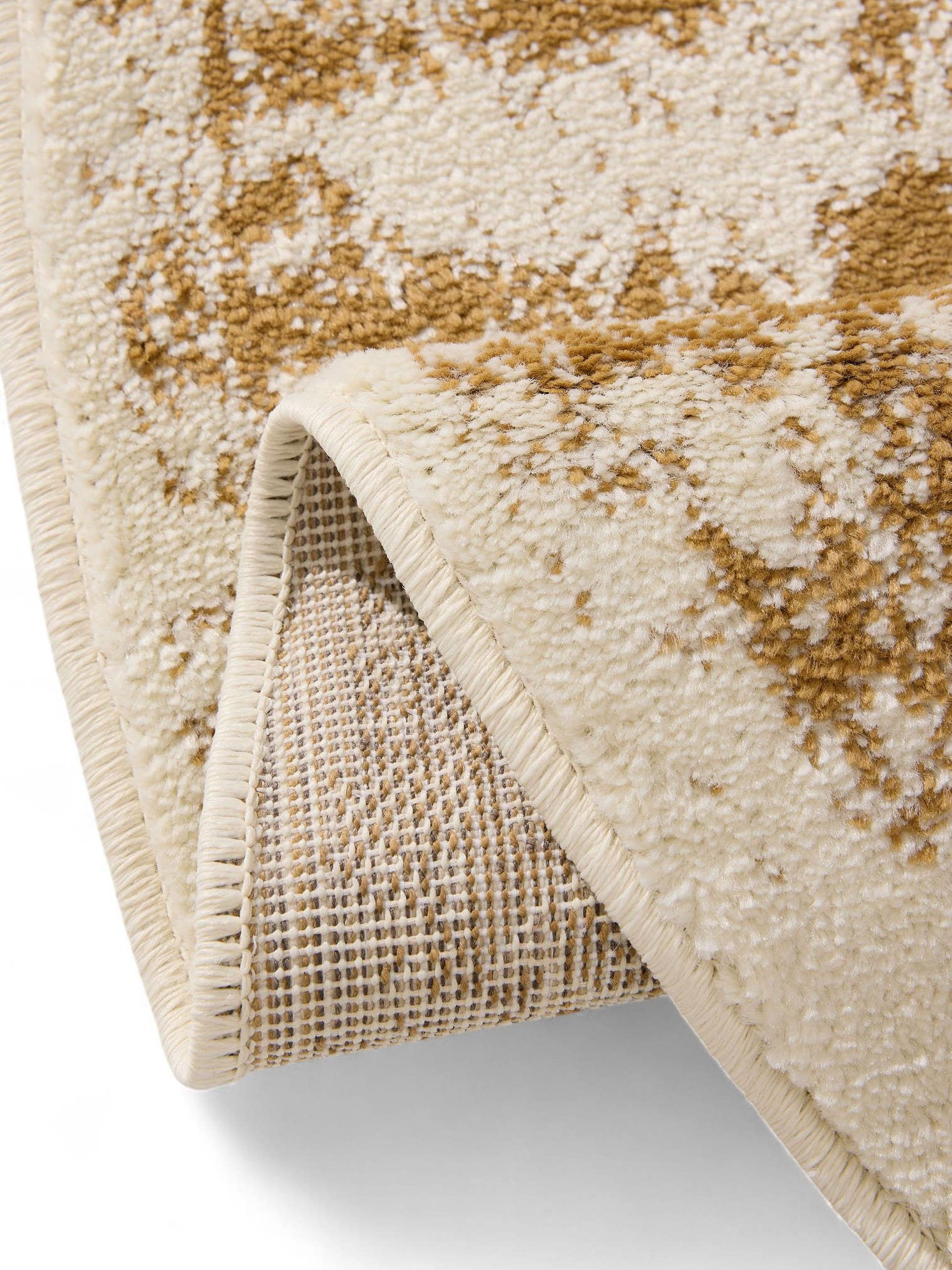 Teppich aus 100% Polypropylen in Beige mit 6 bis 10 mm hohem Flor von benuta Basic
