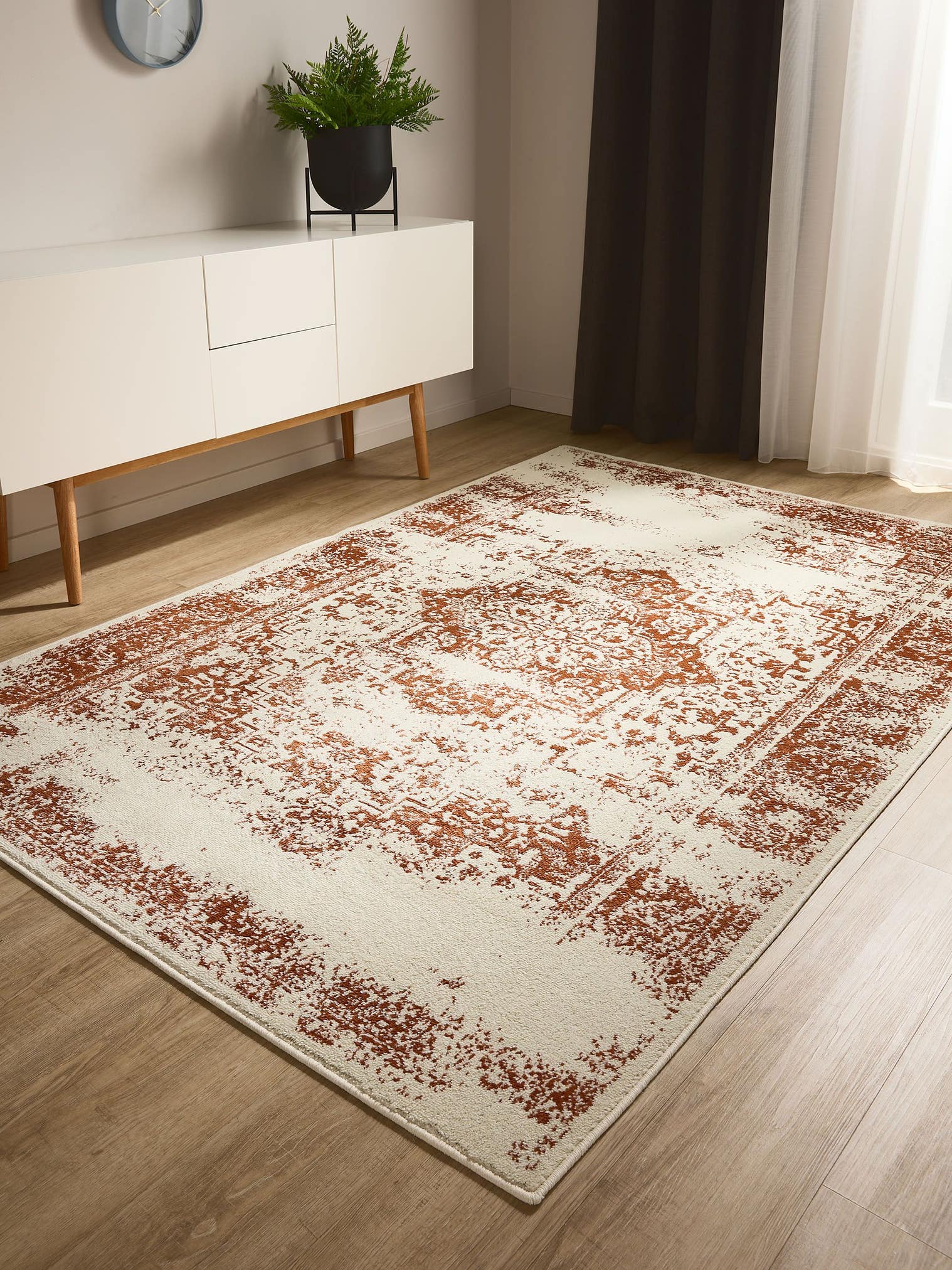 Teppich aus 100% Polypropylen in Beige mit 6 bis 10 mm hohem Flor von benuta Basic