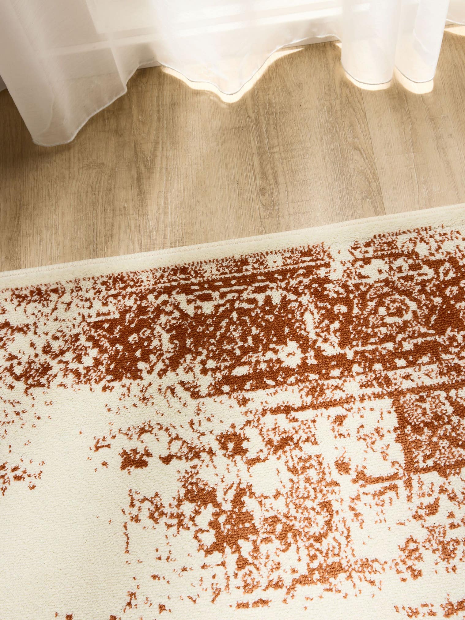 Teppich aus 100% Polypropylen in Beige mit 6 bis 10 mm hohem Flor von benuta Basic