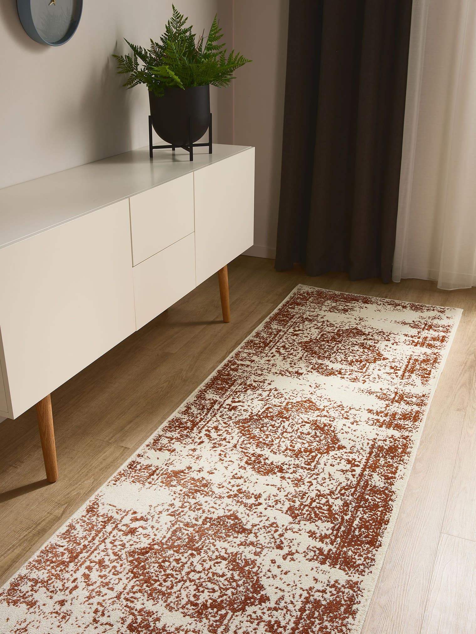 Teppich aus 100% Polypropylen in Beige mit 6 bis 10 mm hohem Flor von benuta Basic