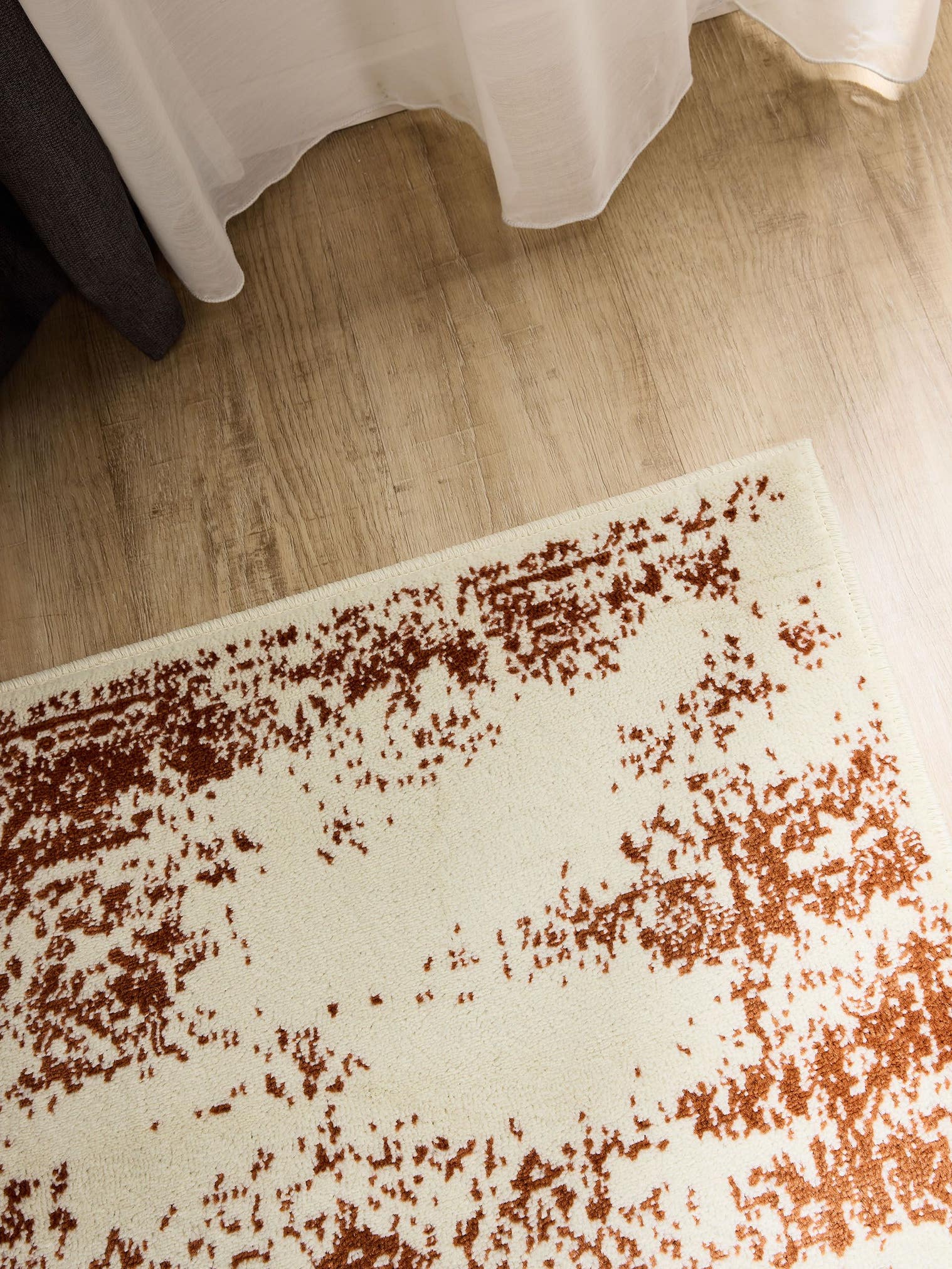 Teppich aus 100% Polypropylen in Beige mit 6 bis 10 mm hohem Flor von benuta Basic