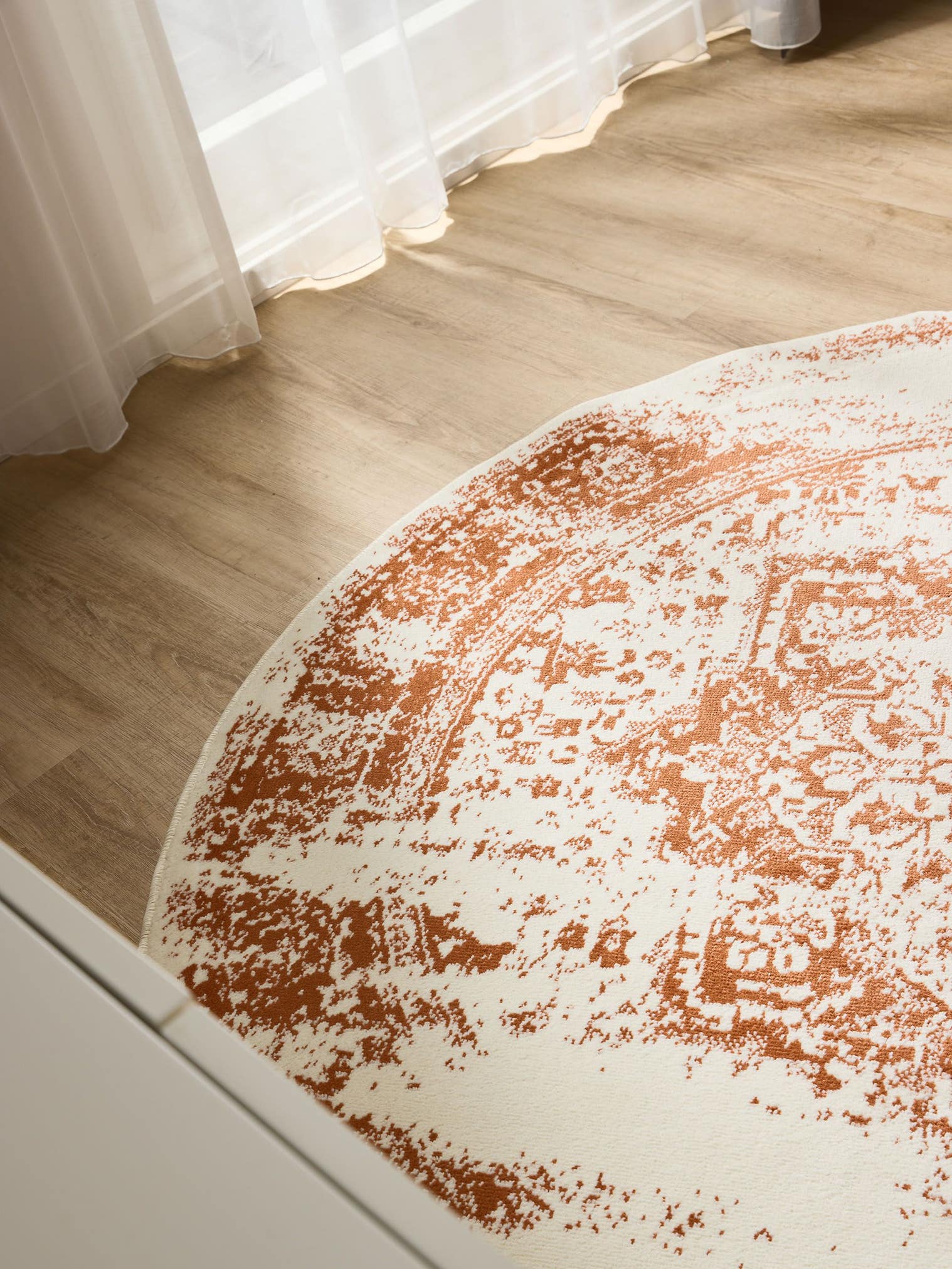 Teppich aus 100% Polypropylen in Beige mit 6 bis 10 mm hohem Flor von benuta Basic