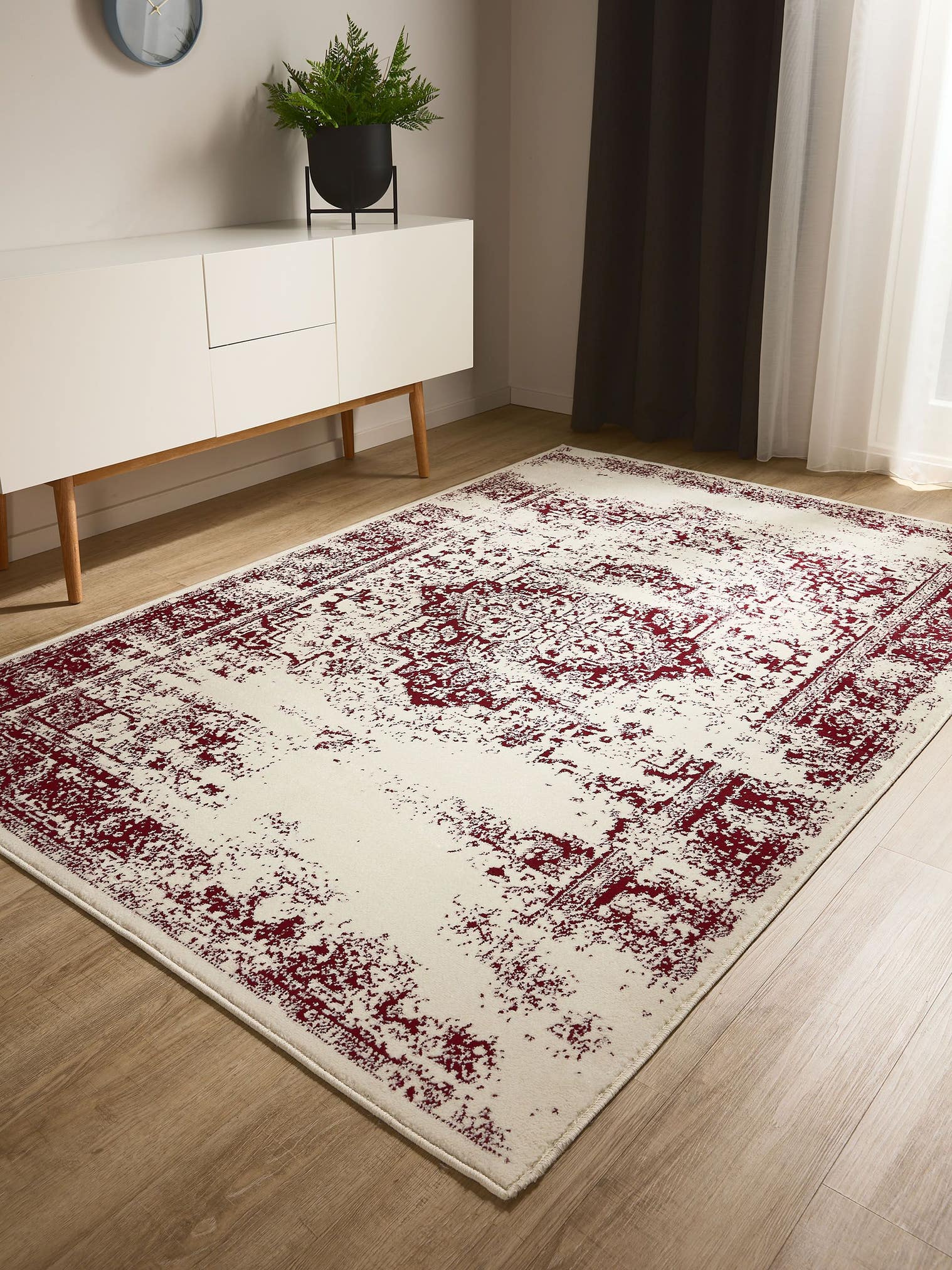 Teppich aus 100% Polypropylen in Beige mit 6 bis 10 mm hohem Flor von benuta Basic